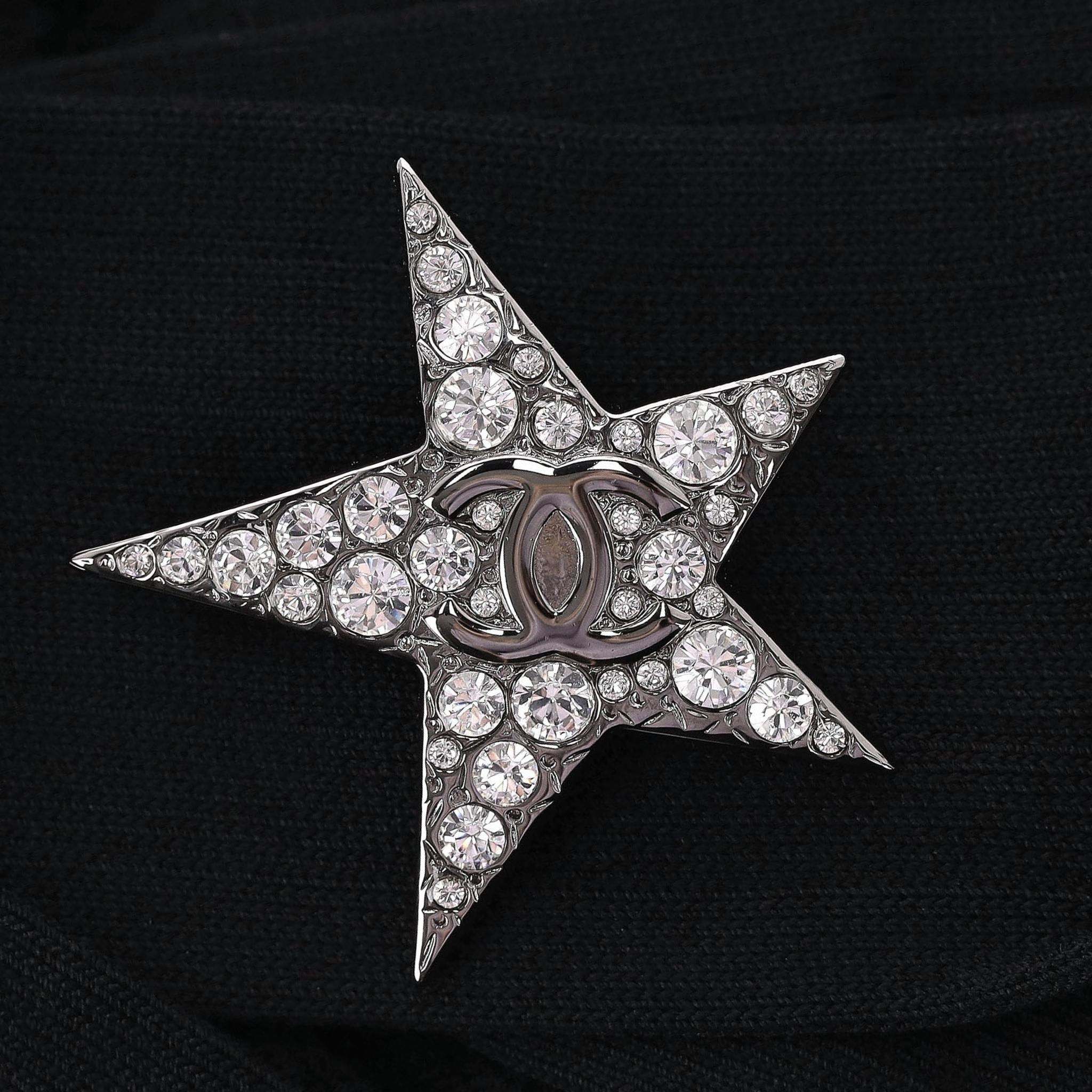 Chanel Off-The-Shoulder Dress With Crystal & 'CC' Logo Embellished Brooches For Sale 1