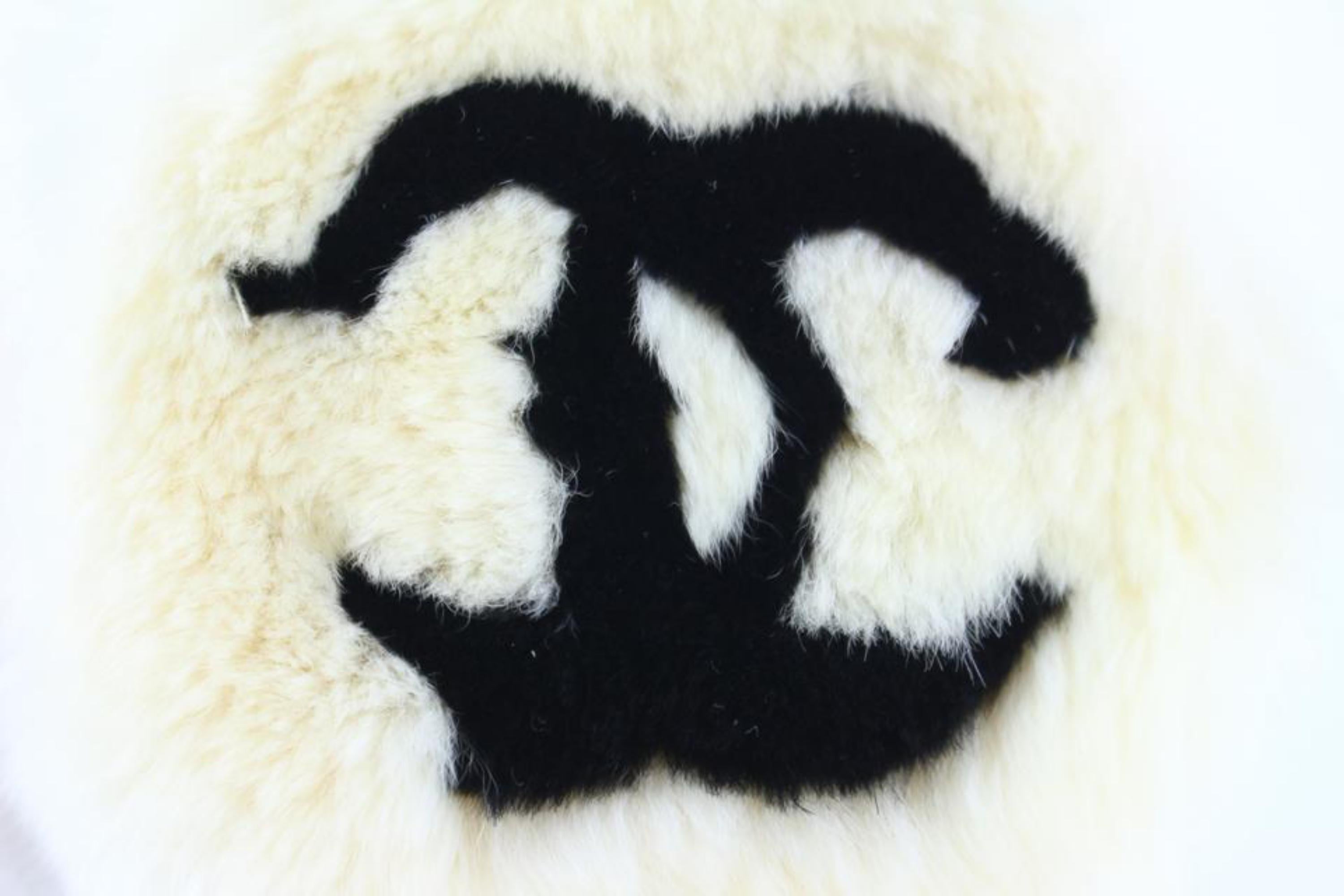 Chanel Off-white 01a Lapin Rabbit Fur Coco Ear Muff 2cz0130 Hat In Fair Condition For Sale In Forest Hills, NY
