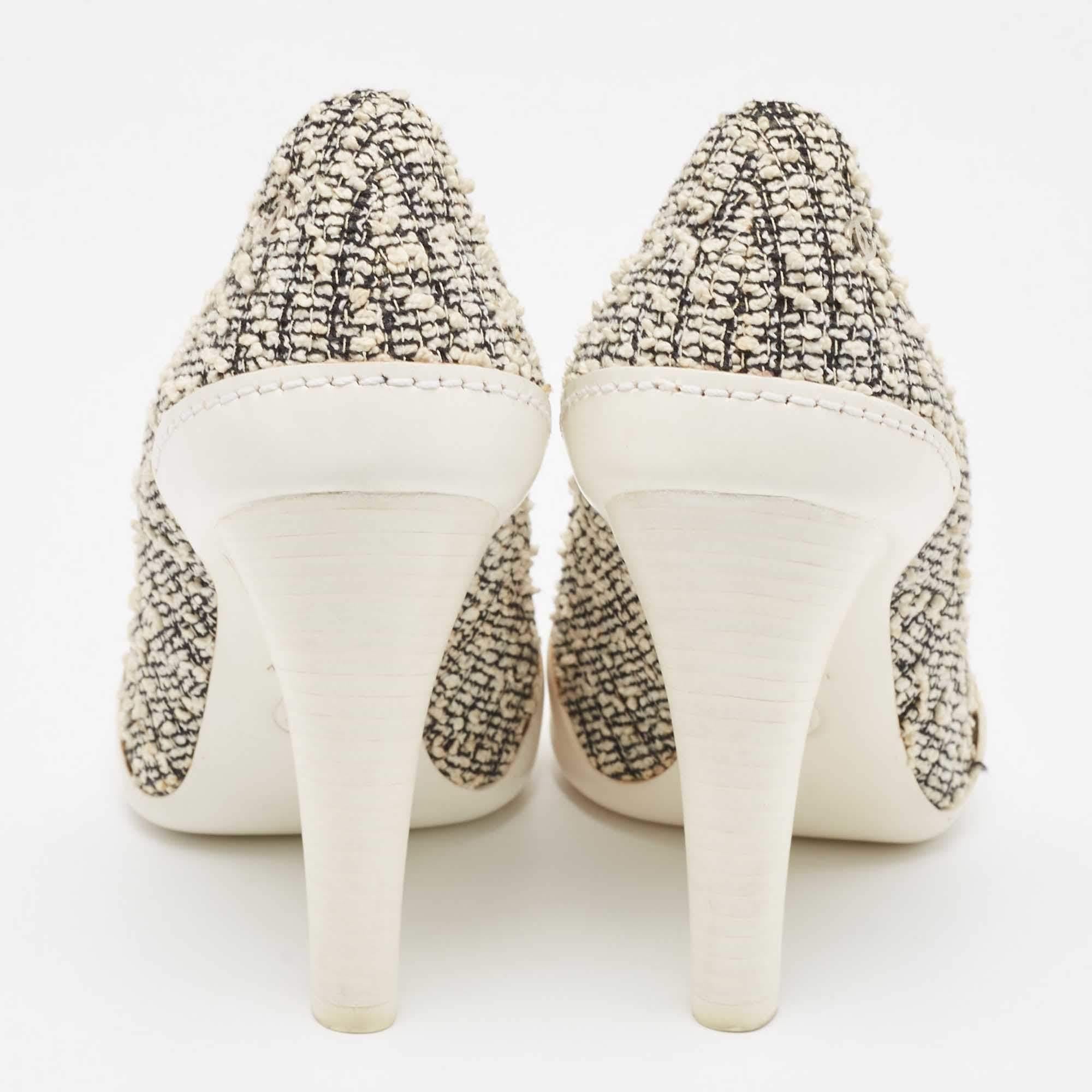 Chanel Off White/Black Tweed and Leather Open Toe Pumps Size 38 For Sale 1