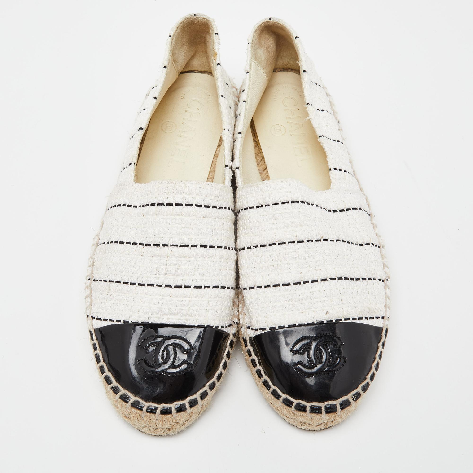 Let this comfortable pair be your first choice when you're out for a long day. These Chanel espadrille flats have well-sewn uppers beautifully set on durable soles.

