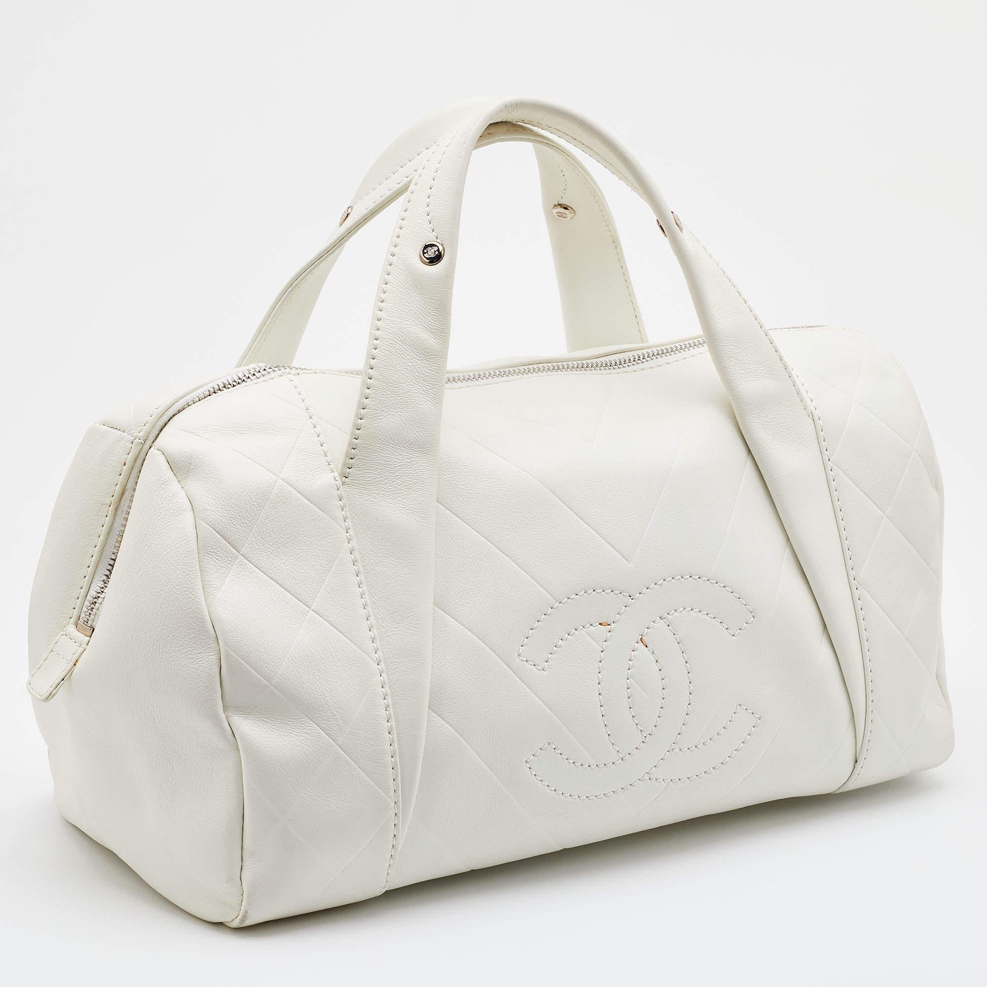 Chanel Off White Double Quilt Leather Bowler Bag In Good Condition For Sale In Dubai, Al Qouz 2