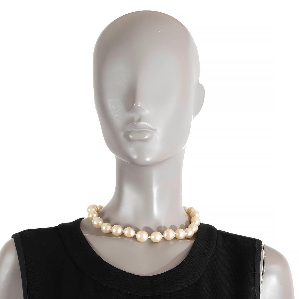 100% authentic Chanel vintage faux pearls necklace with gold-tone hook closure.  Has been worn and is in excellent condition.

Width	1.3cm (0.5in)
Length	44cm (17.2in)
Hardware	Gold-Tone

All our listings include only the listed item unless