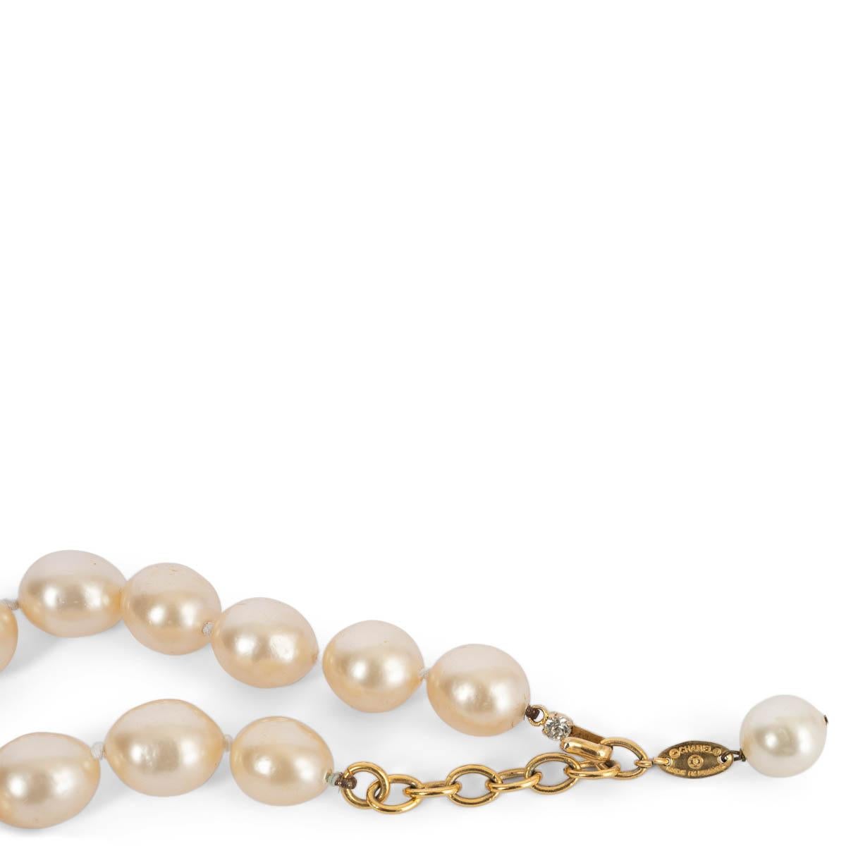 Women's CHANEL off-white FAUX PEARL CHOKER Necklace Vintage For Sale