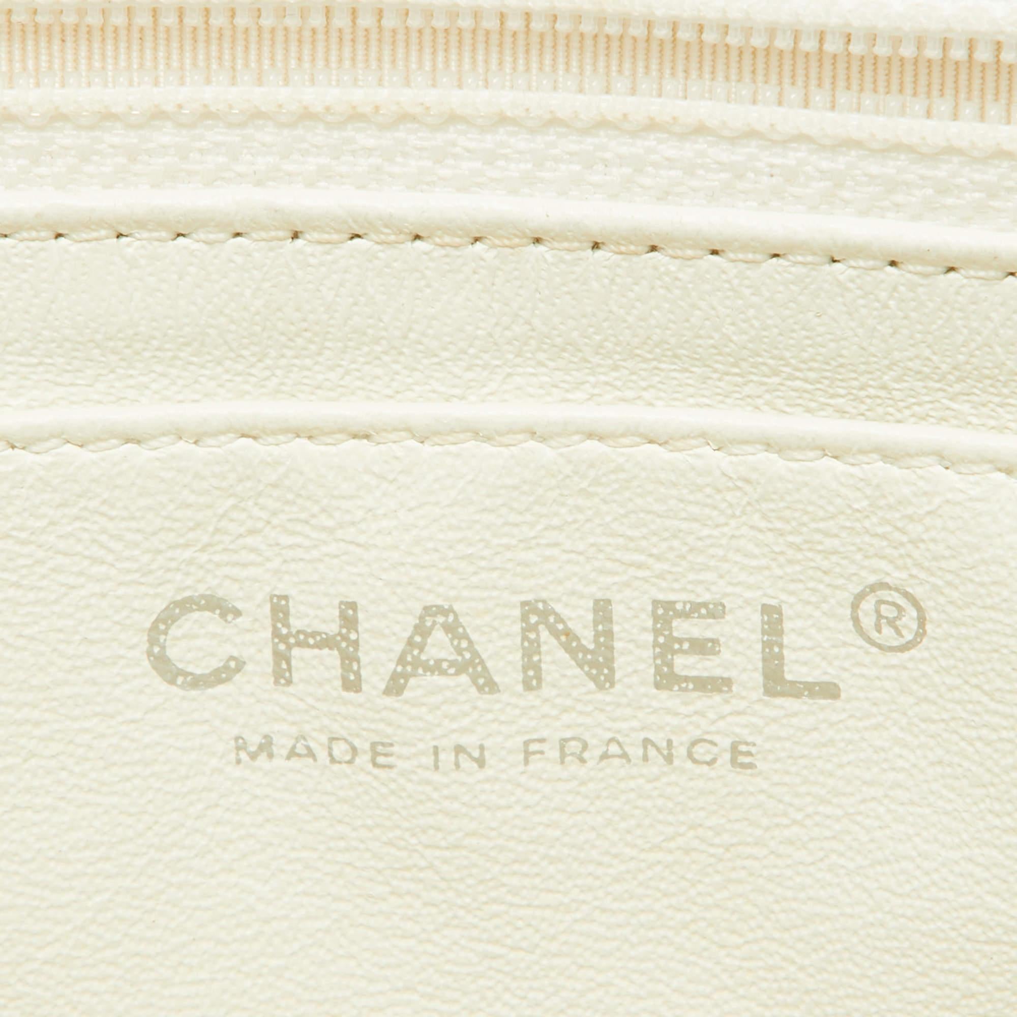 Chanel Off White gesteppte Maxi Classic Single Flap Bag aus Leder in Kaviar im Angebot 10