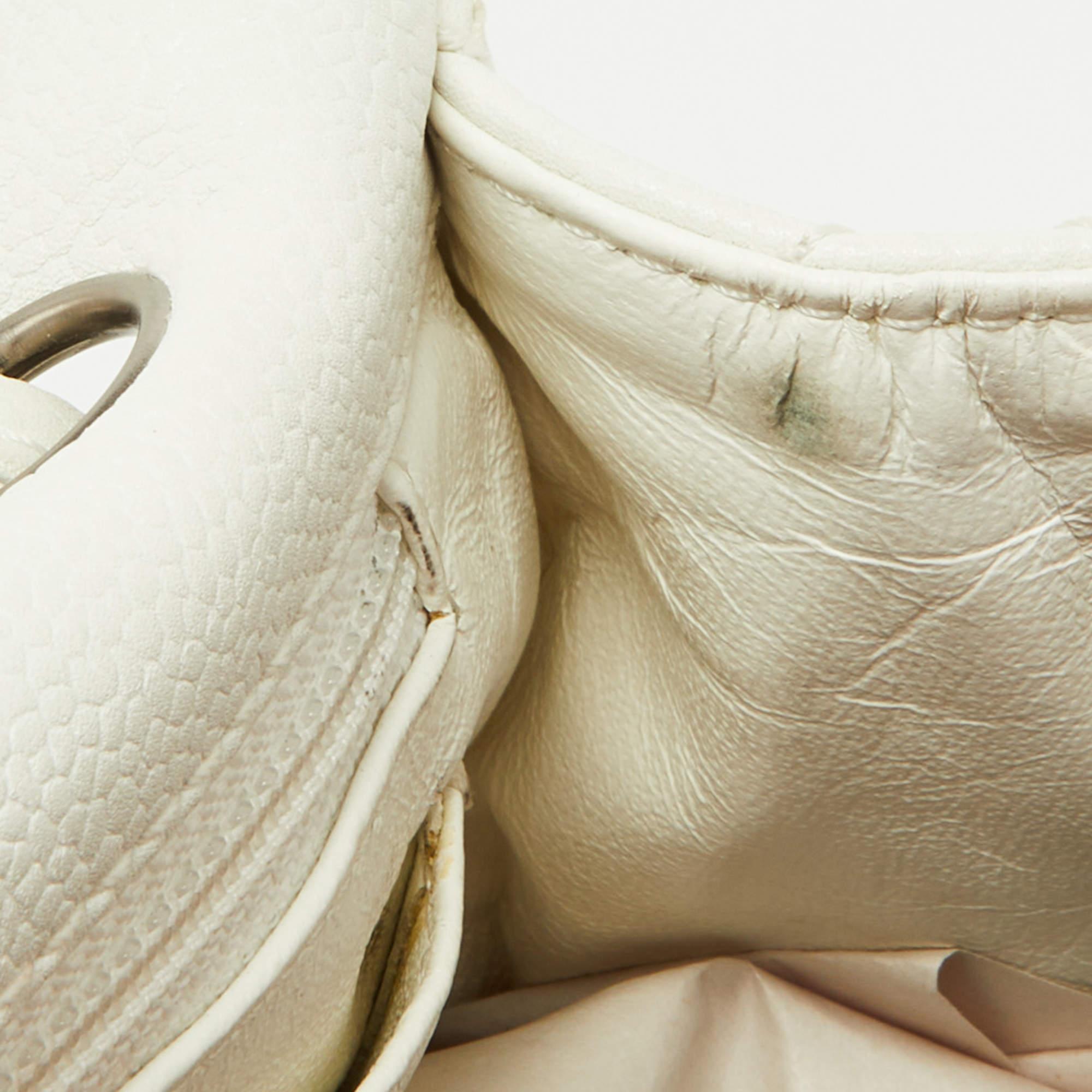 Chanel Off White gesteppte Maxi Classic Single Flap Bag aus Leder in Kaviar im Angebot 11