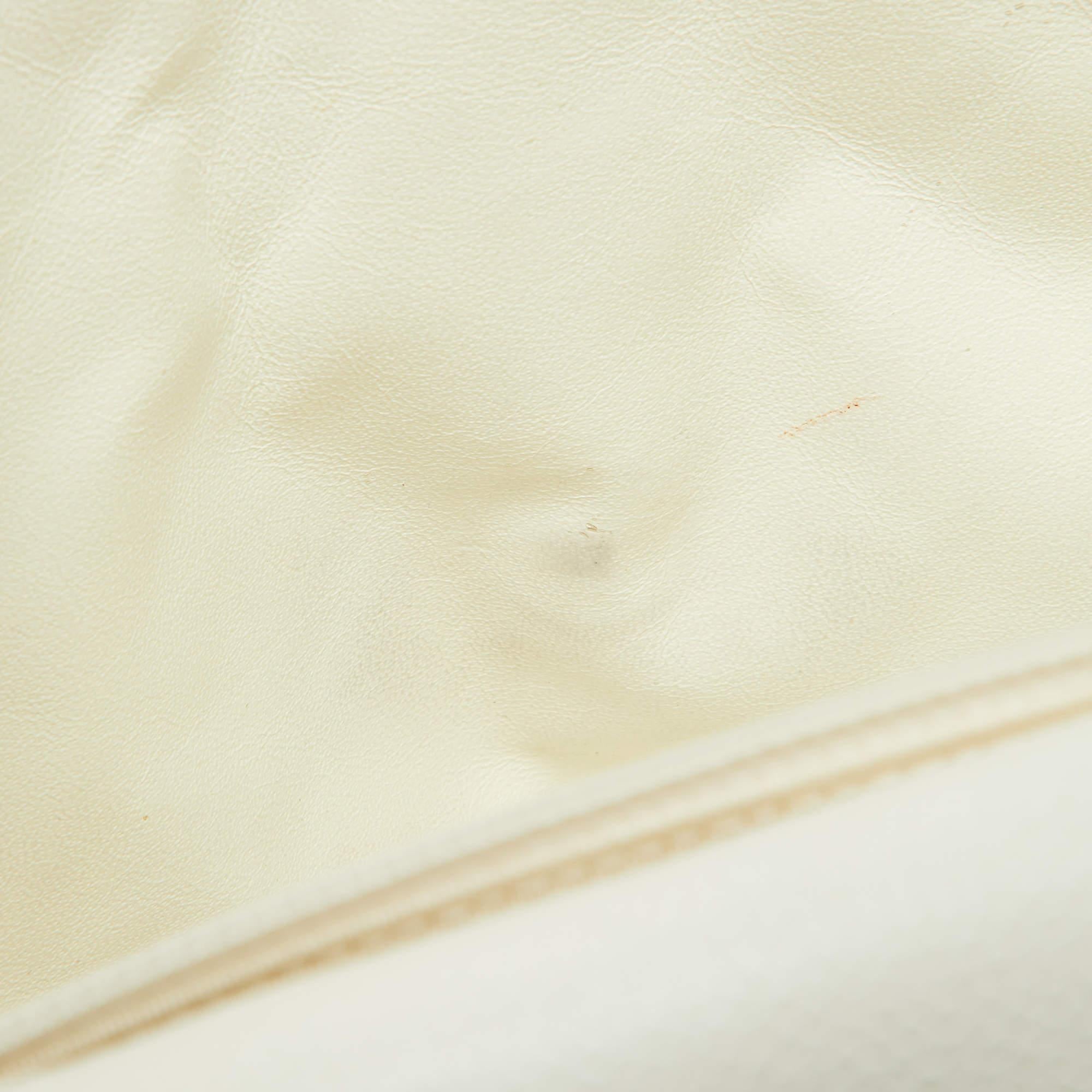 Chanel Off White gesteppte Maxi Classic Single Flap Bag aus Leder in Kaviar im Angebot 2