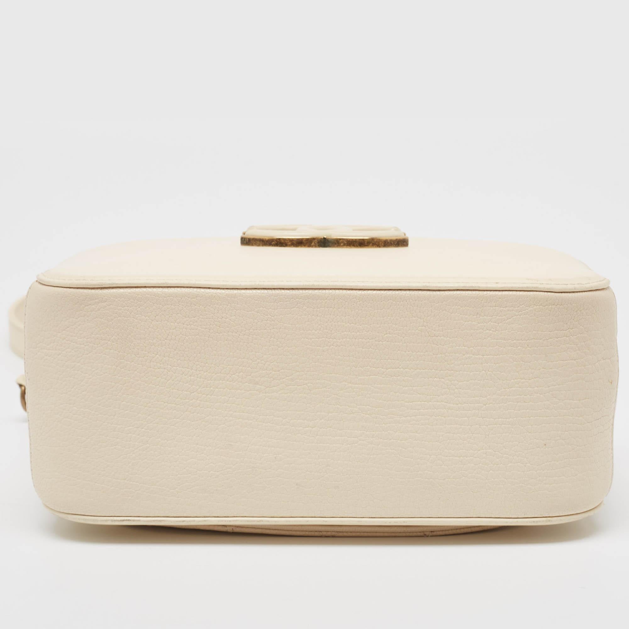 Chanel Coco Curve Waschtischtasche aus gestepptem Leder in gebrochenem Weiß im Angebot 8