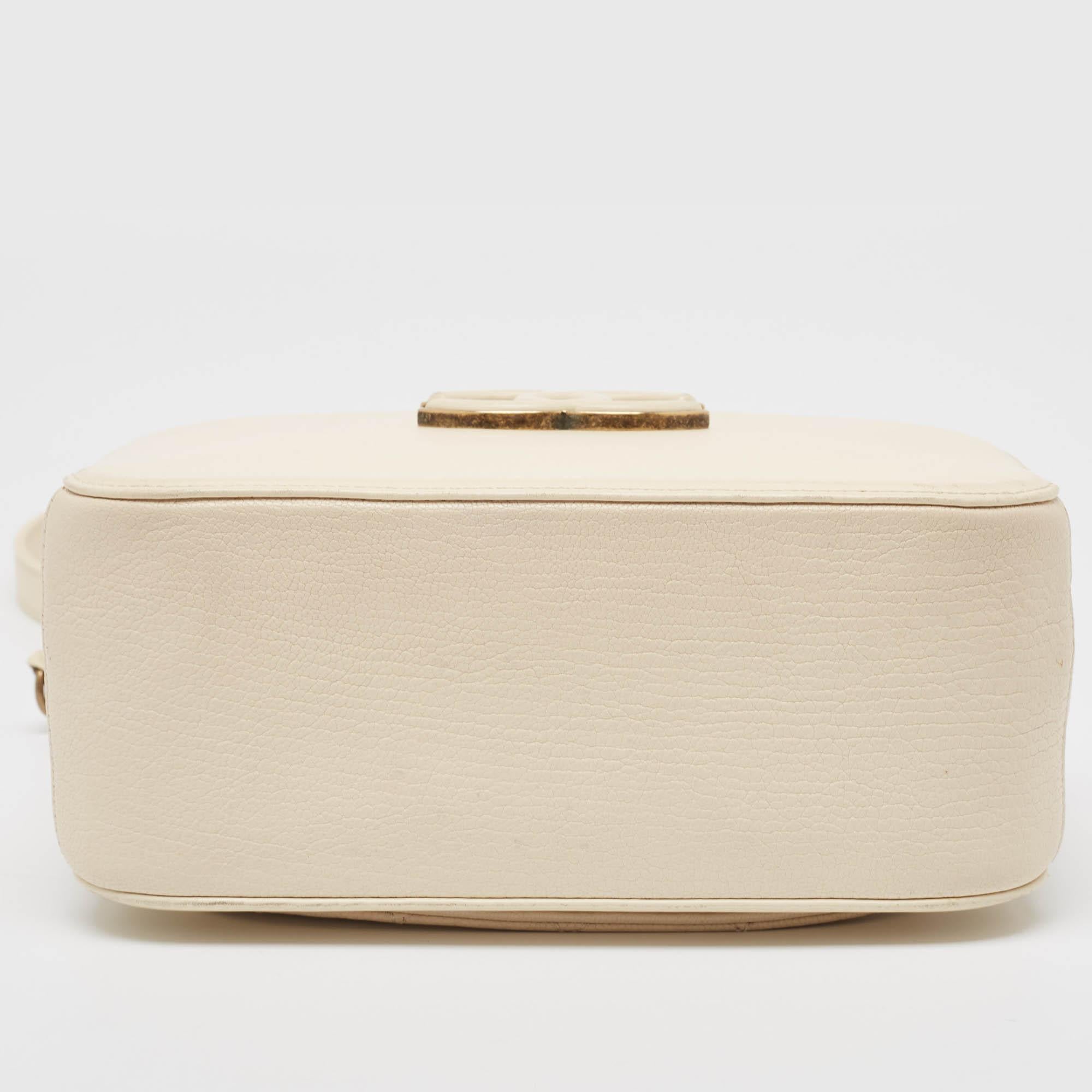Chanel Off White Quilted Leather Coco Curve Vanity Case Bag For Sale 1