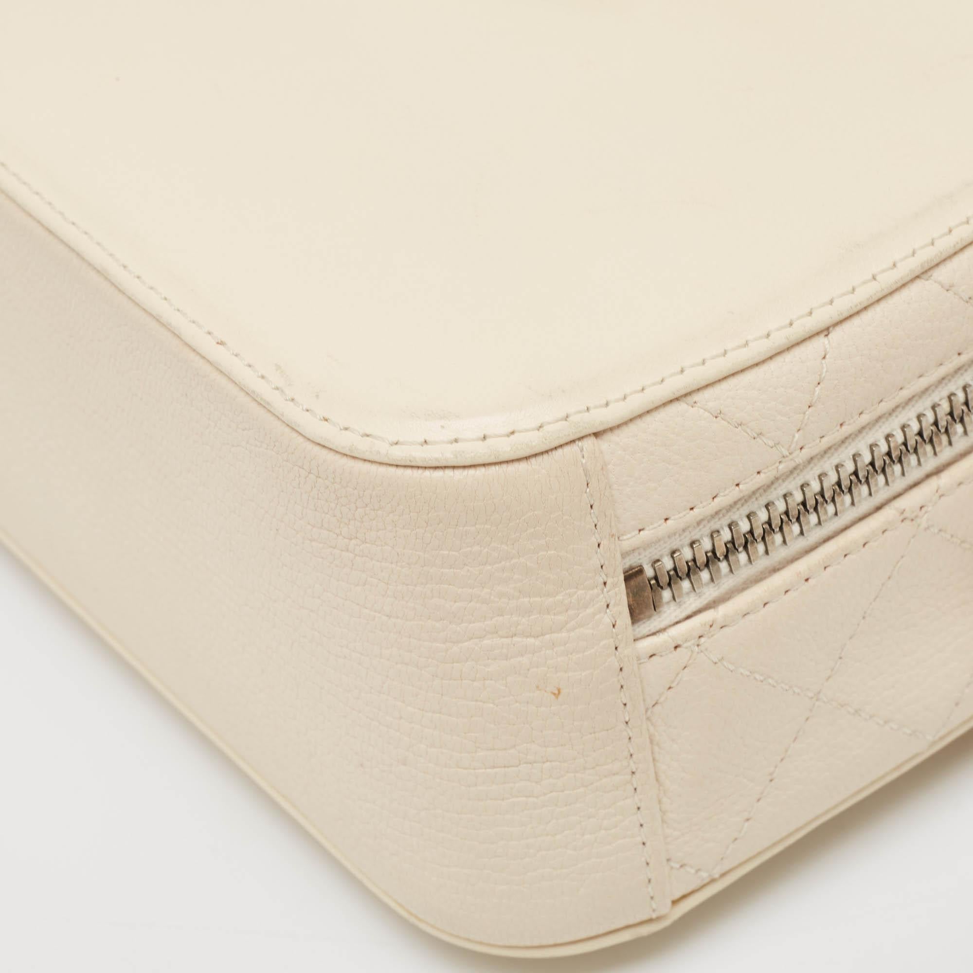 Chanel Off White Quilted Leather Coco Curve Vanity Case Bag For Sale 3