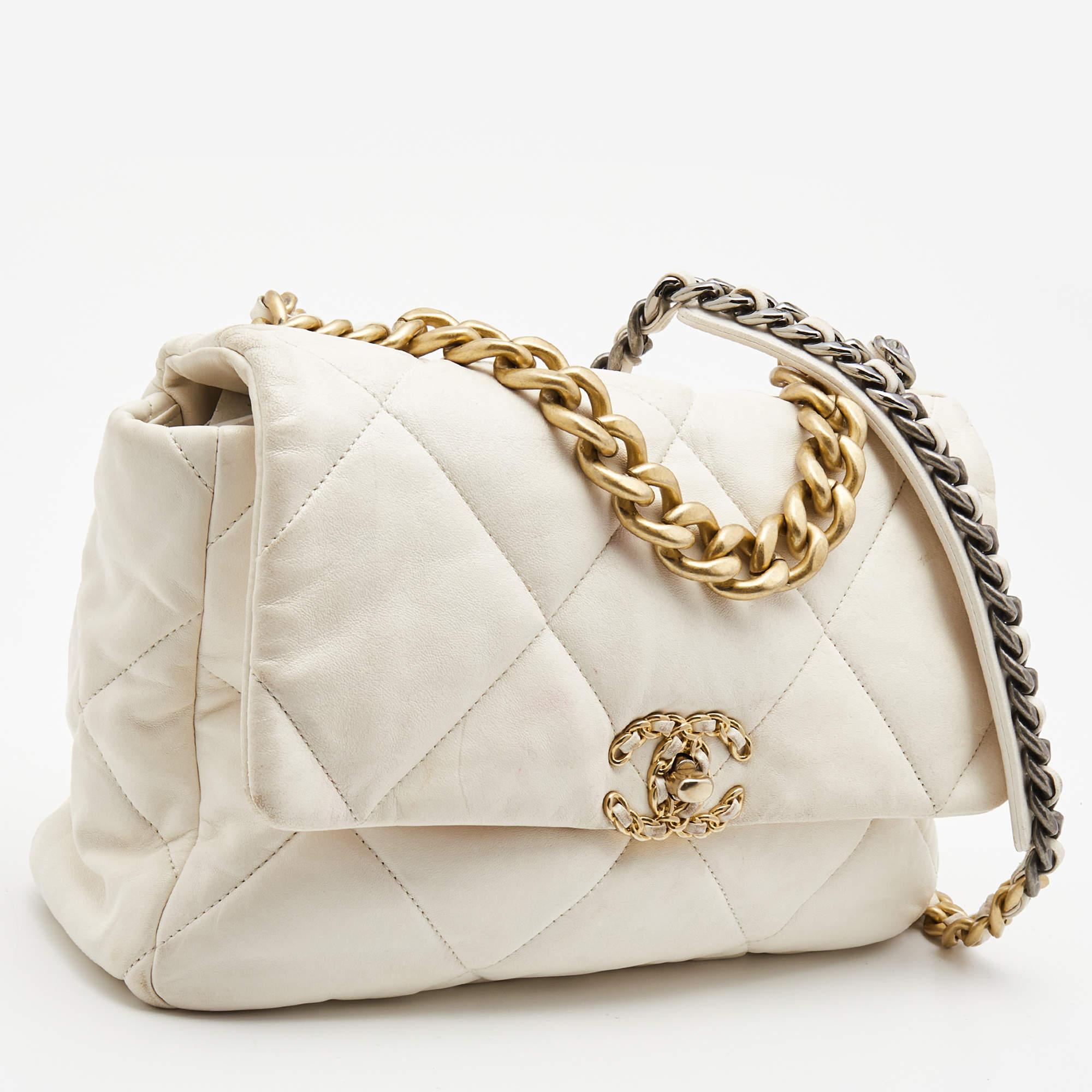 Chanel Off White Quilted Leather Large 19 Flap Bag In Good Condition In Dubai, Al Qouz 2