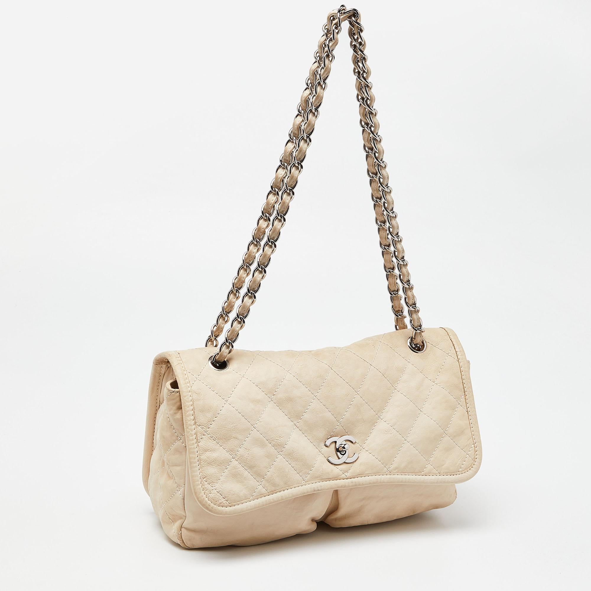 Chanel Off White Quilted Leather Split Pocket Flap Bag In Good Condition In Dubai, Al Qouz 2