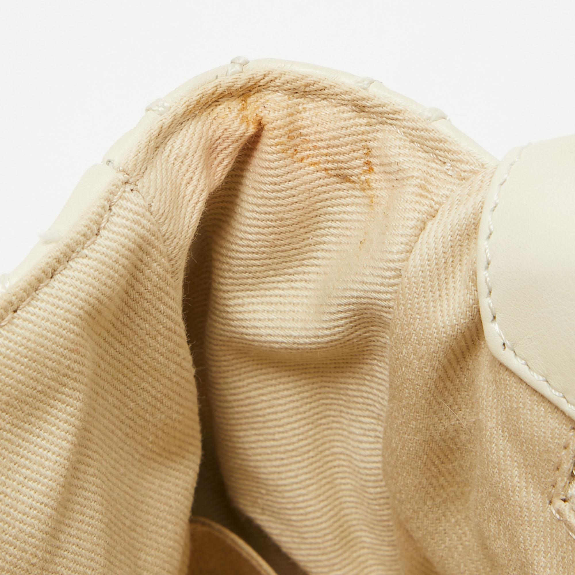 Chanel sac à rabat extensible en cuir matelassé blanc cassé 9
