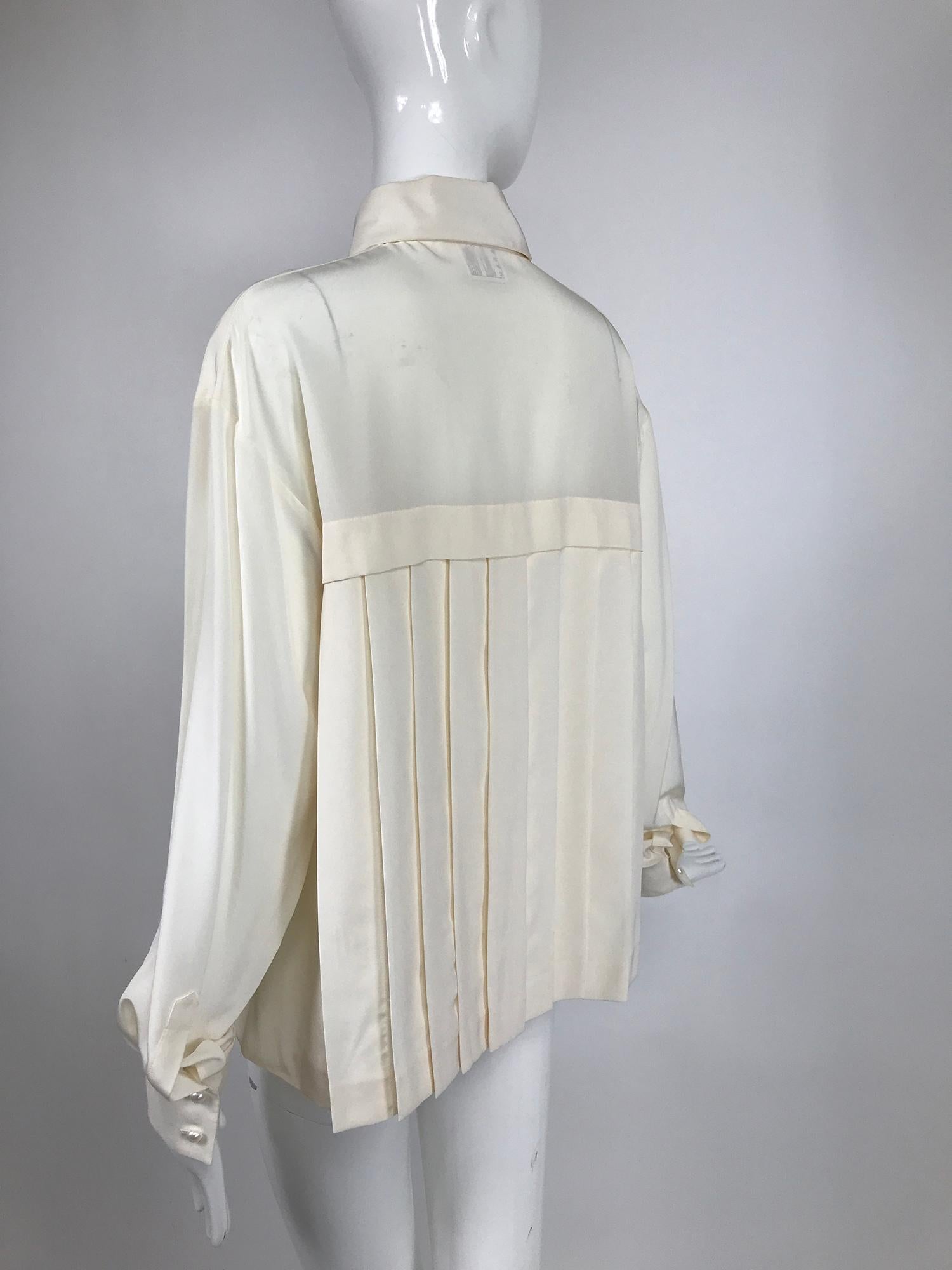 Chanel Off White Silk Pleated Long Sleeve Blouse In Excellent Condition For Sale In West Palm Beach, FL