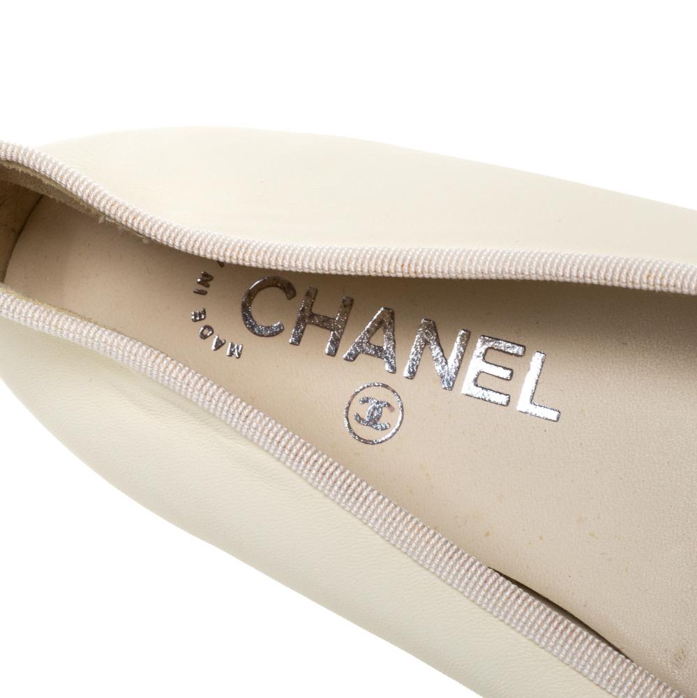 Beige Chanel Off White/Yellow Leather CC Ballet Flats Size 37.5