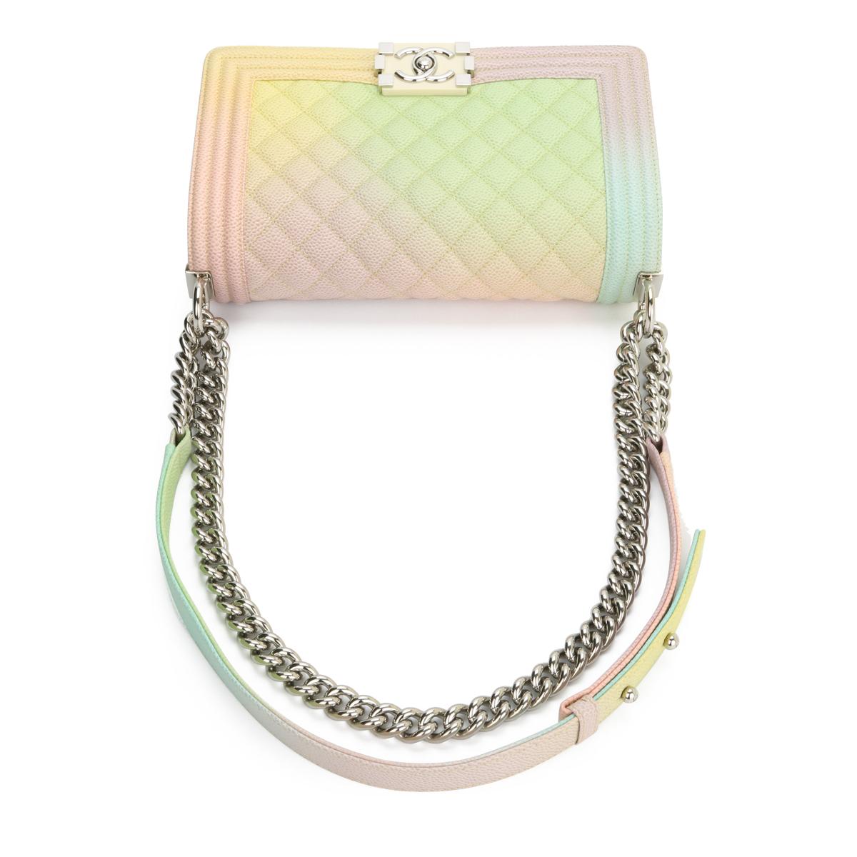 CHANEL Bolso Chico Viejo Mediano Caviar Arco Iris con Herrajes Plateados Brillantes 2018 en venta 6