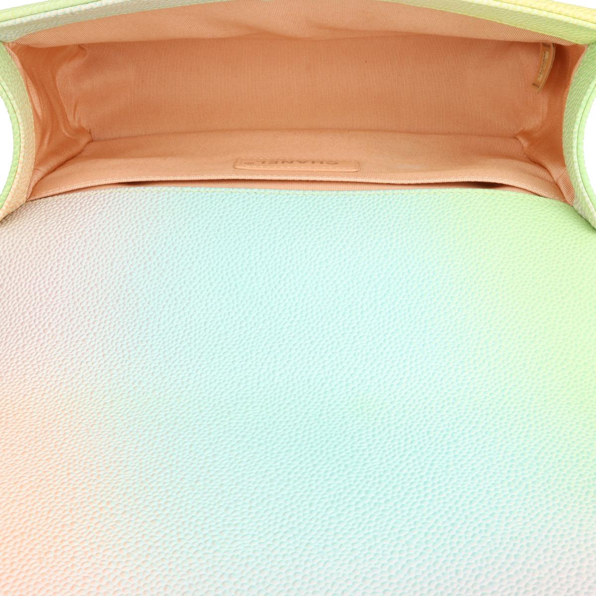 CHANEL Bolso Chico Viejo Mediano Caviar Arco Iris con Herrajes Plateados Brillantes 2018 en venta 10