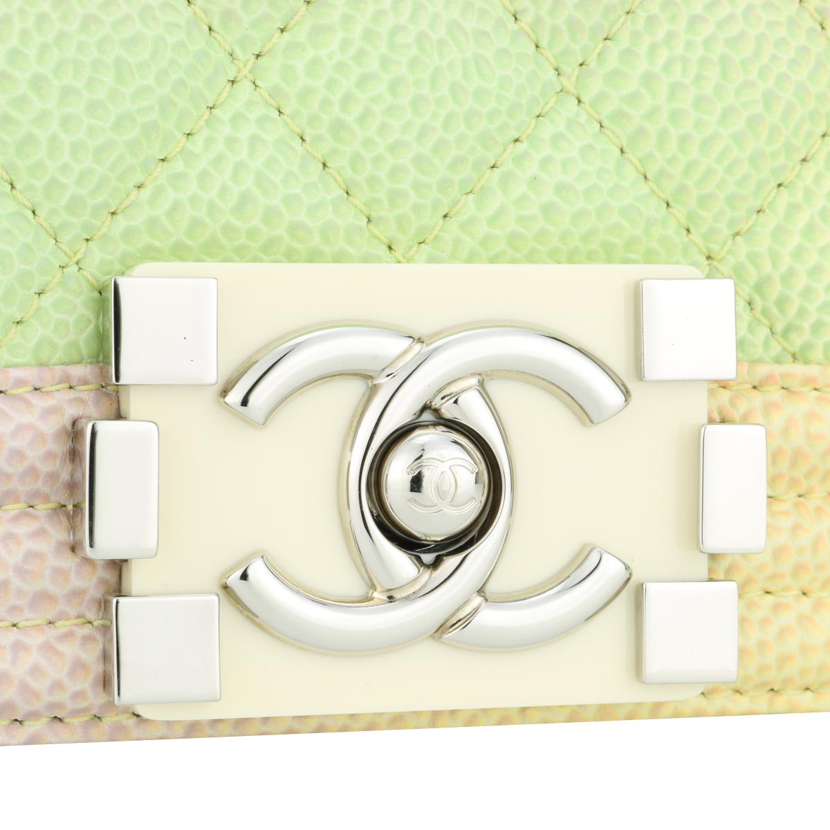 CHANEL Bolso Chico Viejo Mediano Caviar Arco Iris con Herrajes Plateados Brillantes 2018 en Bueno estado para la venta en Huddersfield, GB