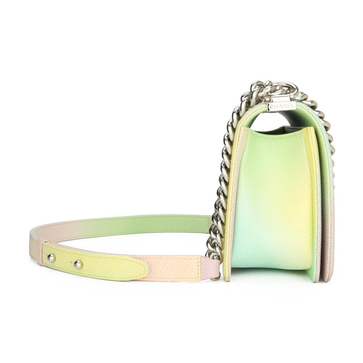 Femenino o masculino CHANEL Bolso Chico Viejo Mediano Caviar Arco Iris con Herrajes Plateados Brillantes 2018 en venta