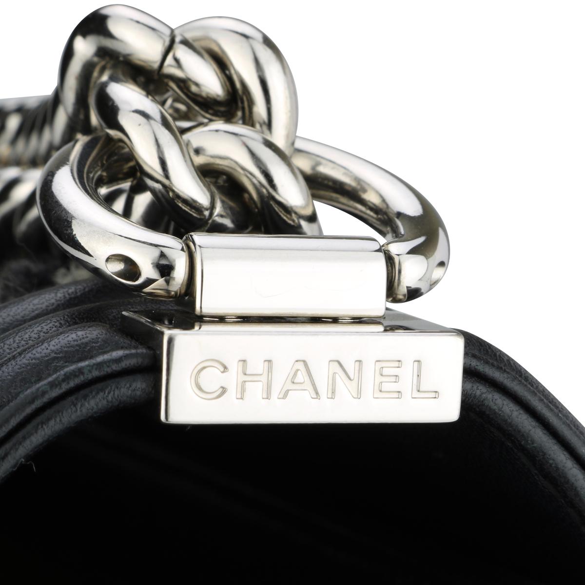 CHANEL Old Medium Chevron Boy Bag in Black Lambskin/Tweed Silver Hardware 2017 For Sale 3