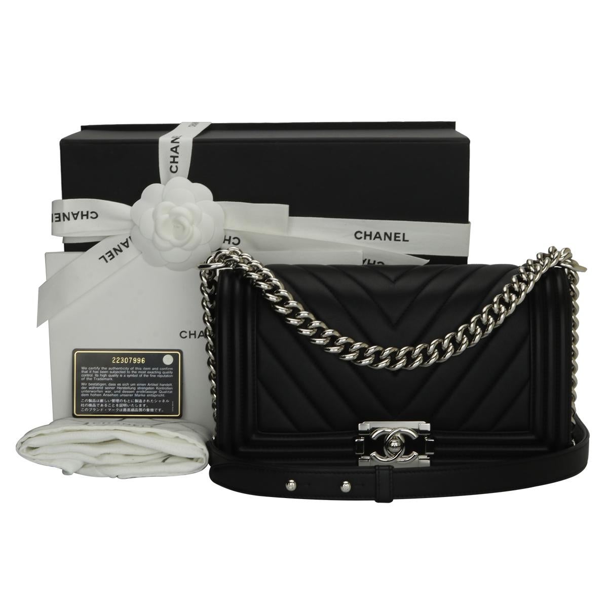 Authentic CHANEL Old Medium Chevron Boy Black Calfskin with Shiny Silver Hardware 2016.

This stunning bag is still in a mint condition; it still keeps its original shape and the hardware still very shiny.

Exterior Condition: Mint condition,