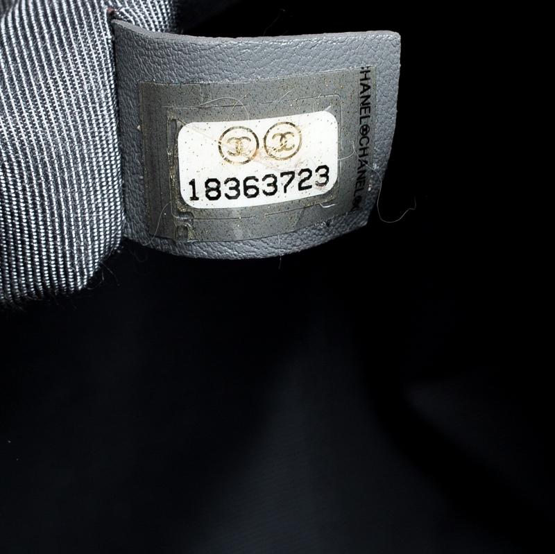 Chanel Olive Green Leather Cerf Executive Tote In Good Condition In Dubai, Al Qouz 2
