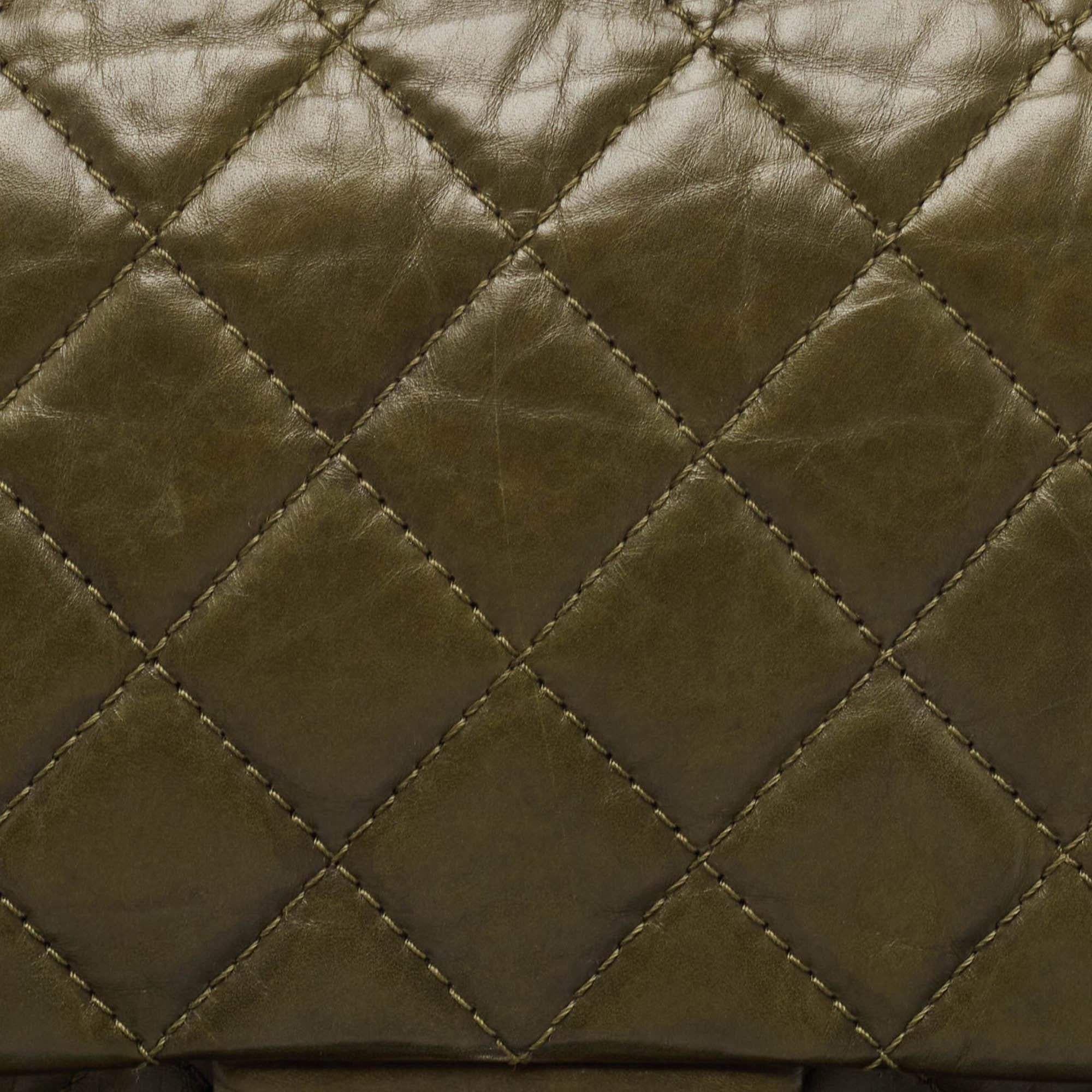 Chanel Greene & Greene trapuntato in pelle invecchiata Reissue 2.55 Classic 227 Flap Bag in vendita 1