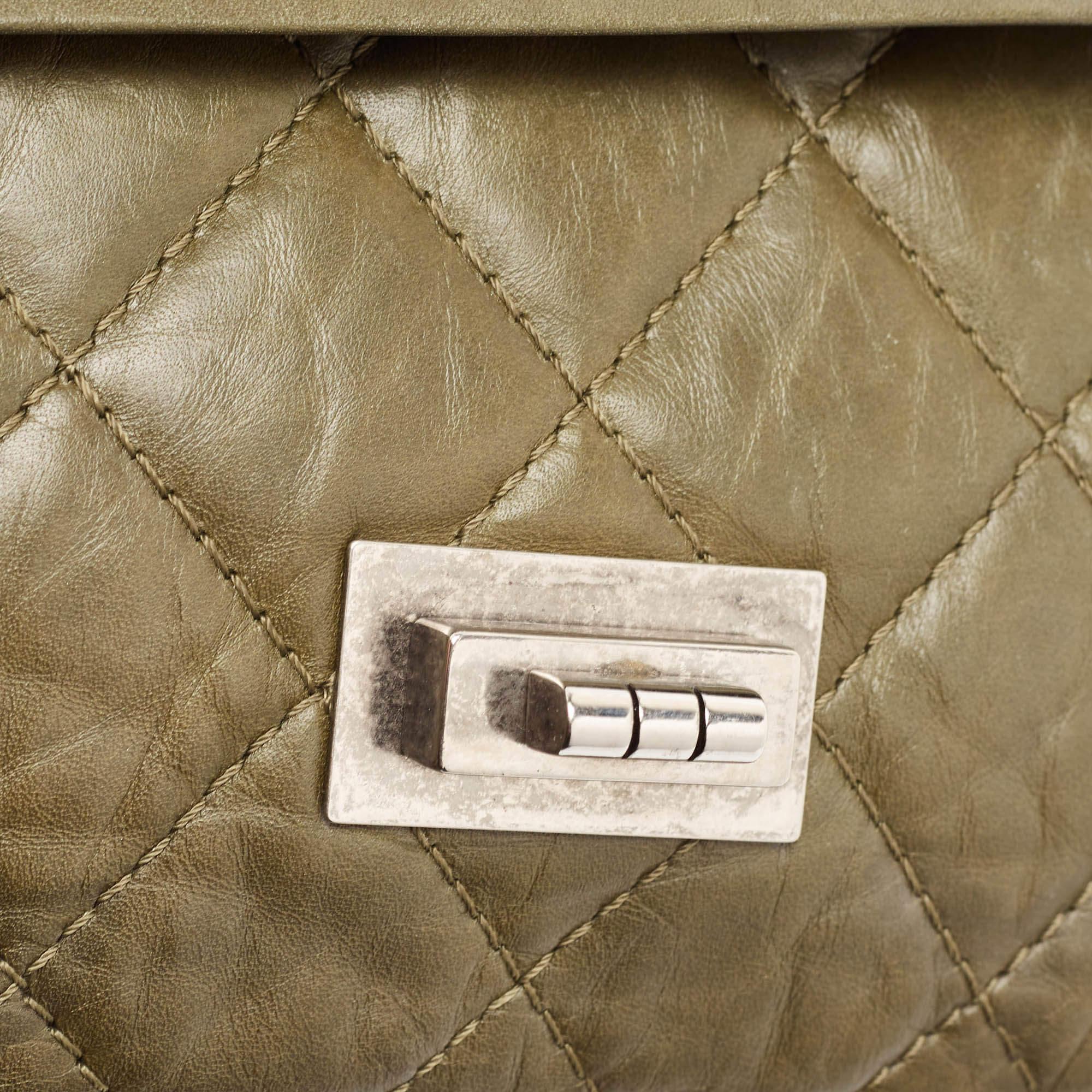 Chanel Greene & Greene trapuntato in pelle invecchiata Reissue 2.55 Classic 227 Flap Bag in vendita 2