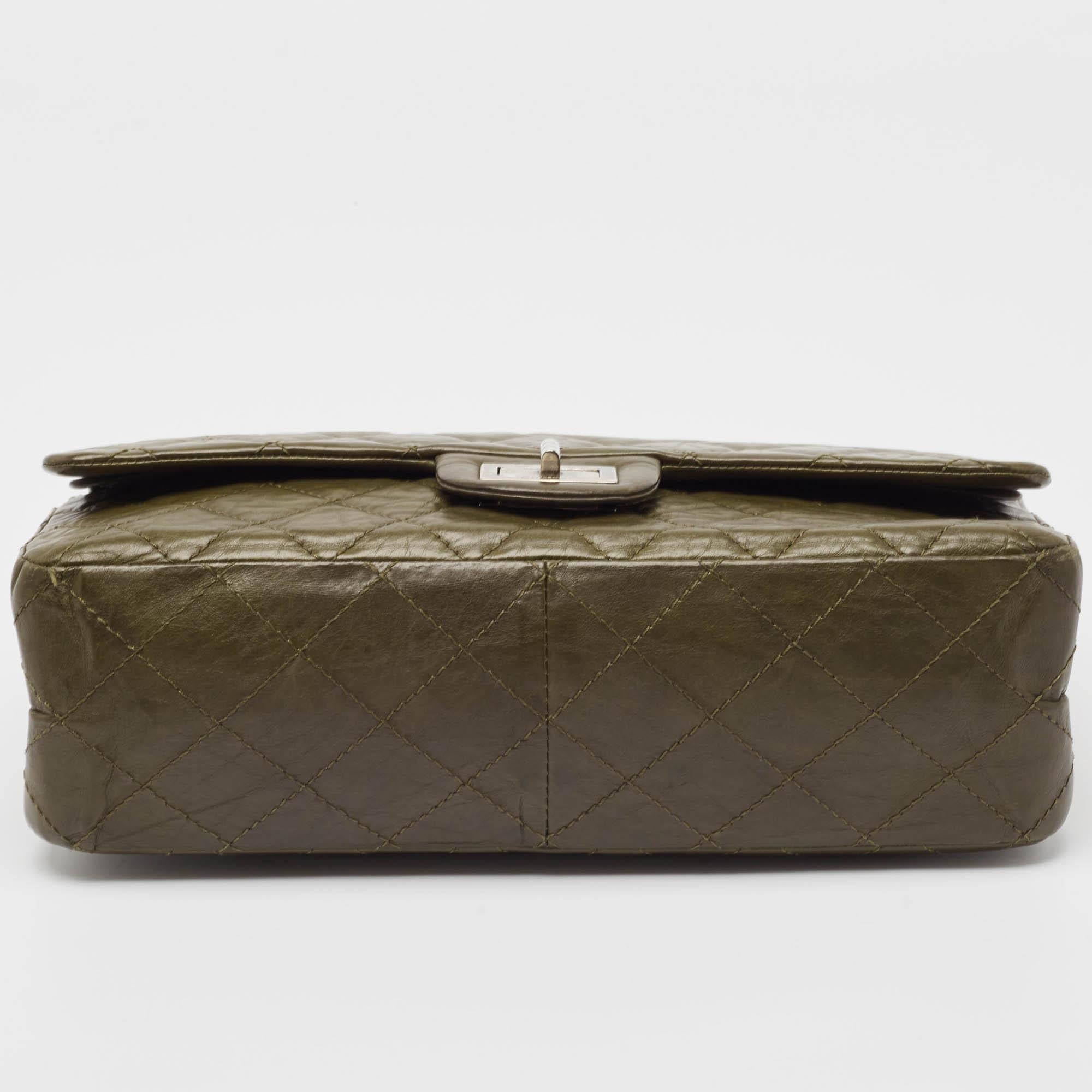 Chanel Greene & Greene trapuntato in pelle invecchiata Reissue 2.55 Classic 227 Flap Bag in vendita 4