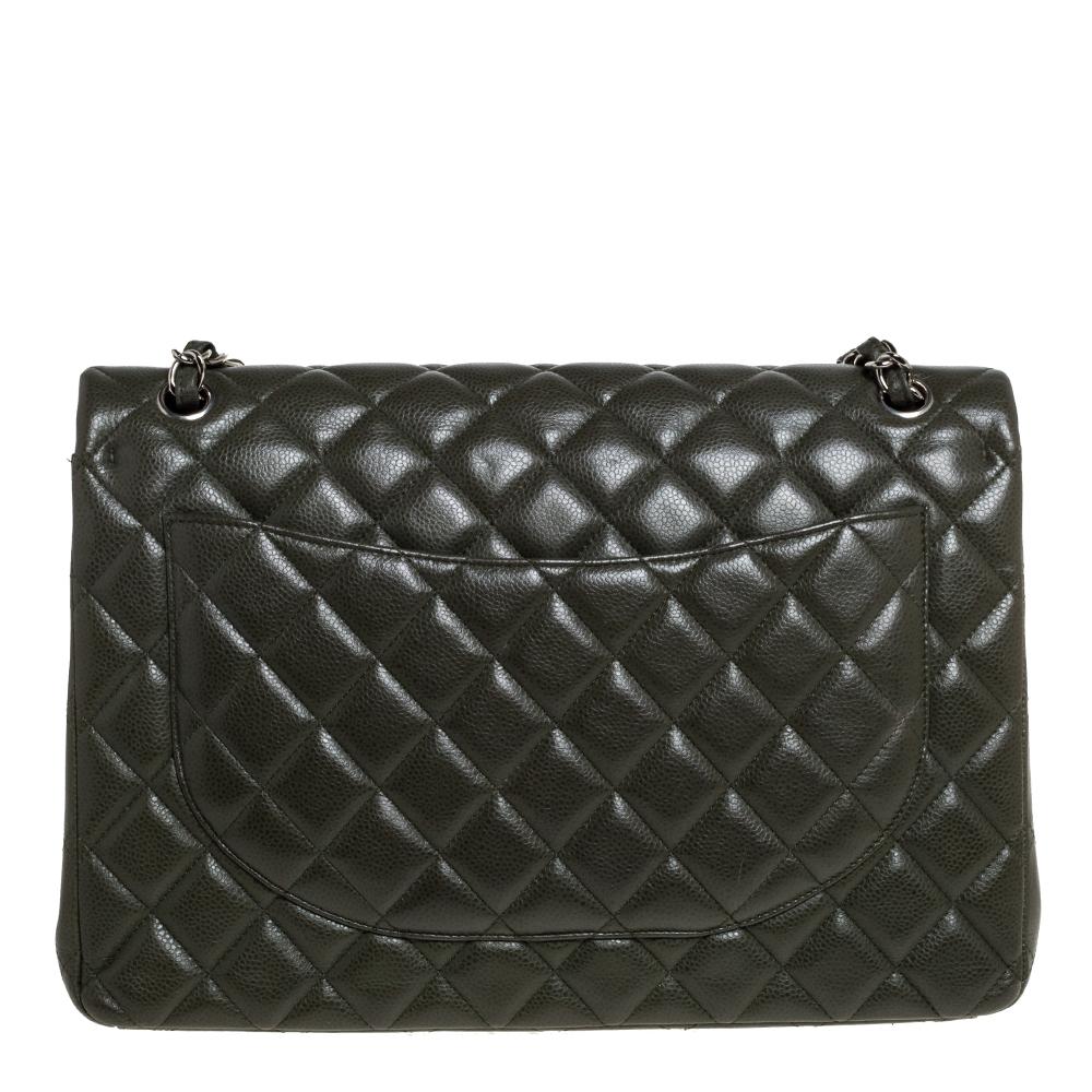 We are in utter awe of this flap bag from Chanel as it is appealing in a surreal way. Exquisitely crafted from leather in an olive green hue, it bears their signature label on the leather interior and the iconic CC turnlock on the flap. The piece