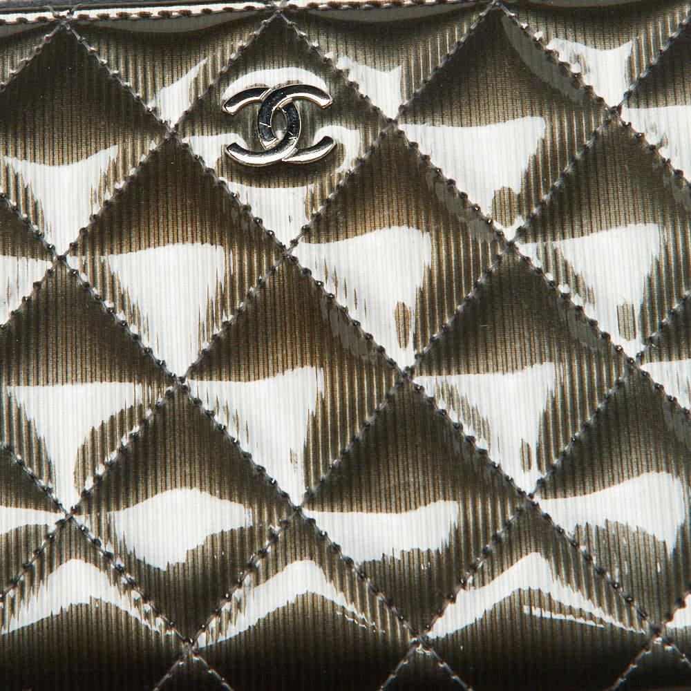 Chanel Olive Green Quilted Patent Leather Classic Zip Around Wallet For Sale 2