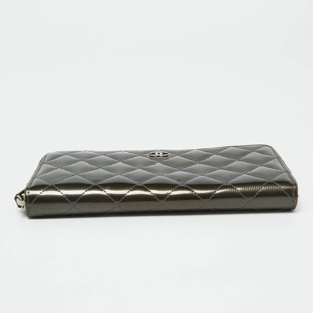 Chanel Olive Green Quilted Patent Leather Classic Zip Around Wallet For Sale 3