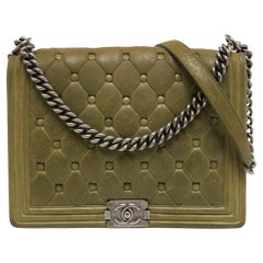 Borsa Chanel grande in pelle scamosciata trapuntata verde oliva