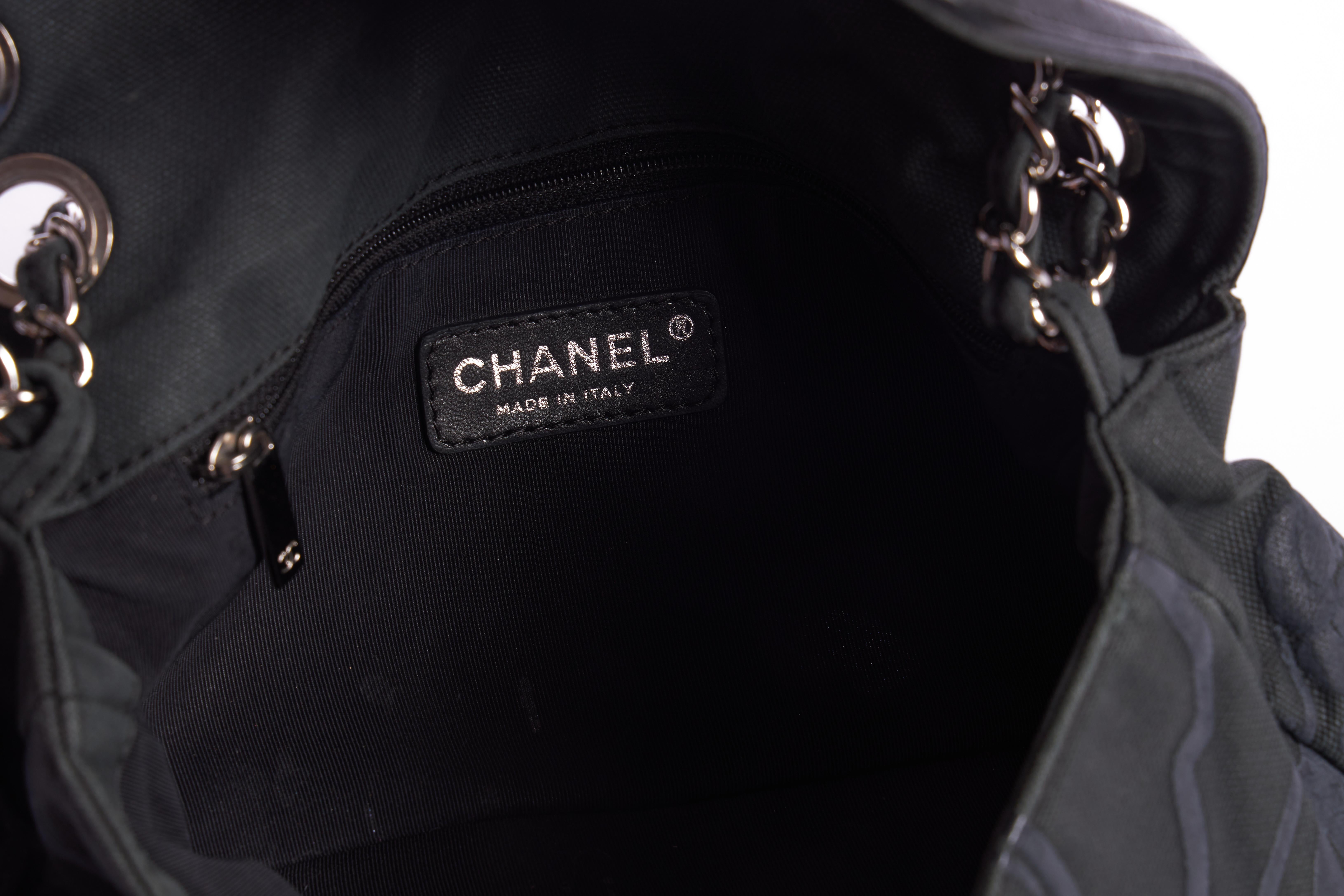 Chanel Chanel Olivgrüne & Silizium-Logo-Klappe Damen im Angebot
