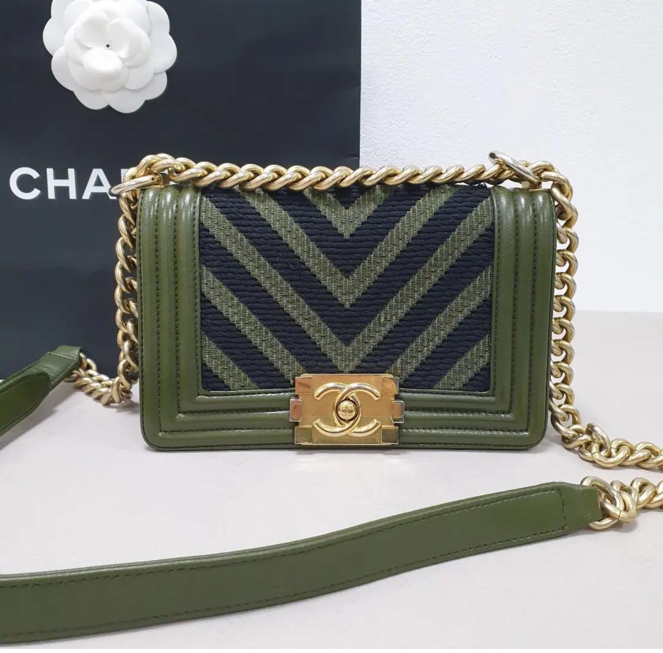 The Chanel Boy line is famous for its modern, chic look that is bold and feminine at the same time. Hallmarks of this line include  hardware, rectangular CC clasp and chevron quilts framed in vertical and horizontal lined frames. A cult favorite