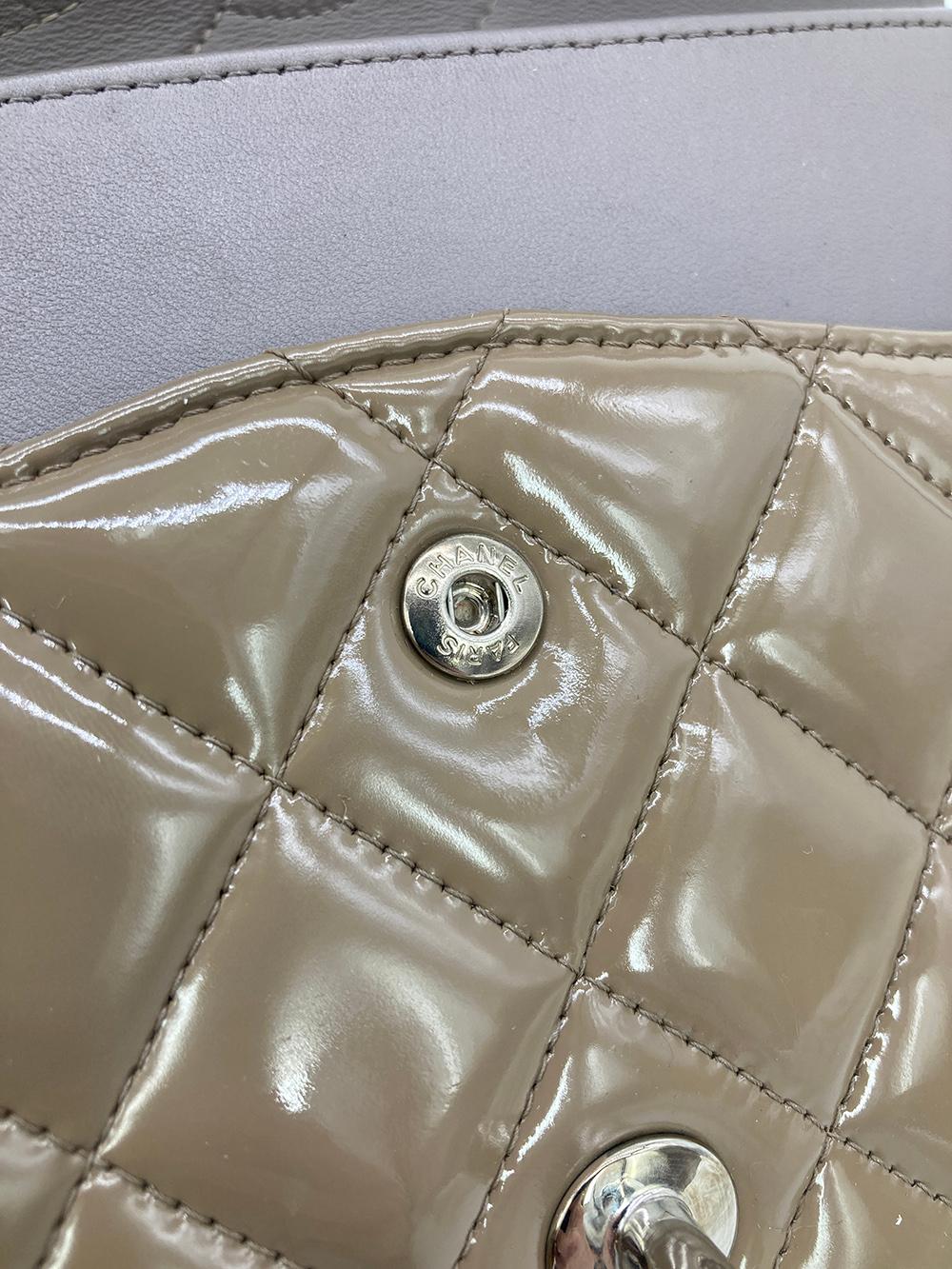 Chanel Olive Grey Patent Leather Jumbo Double Flap Classic 2.55 In Excellent Condition In Philadelphia, PA