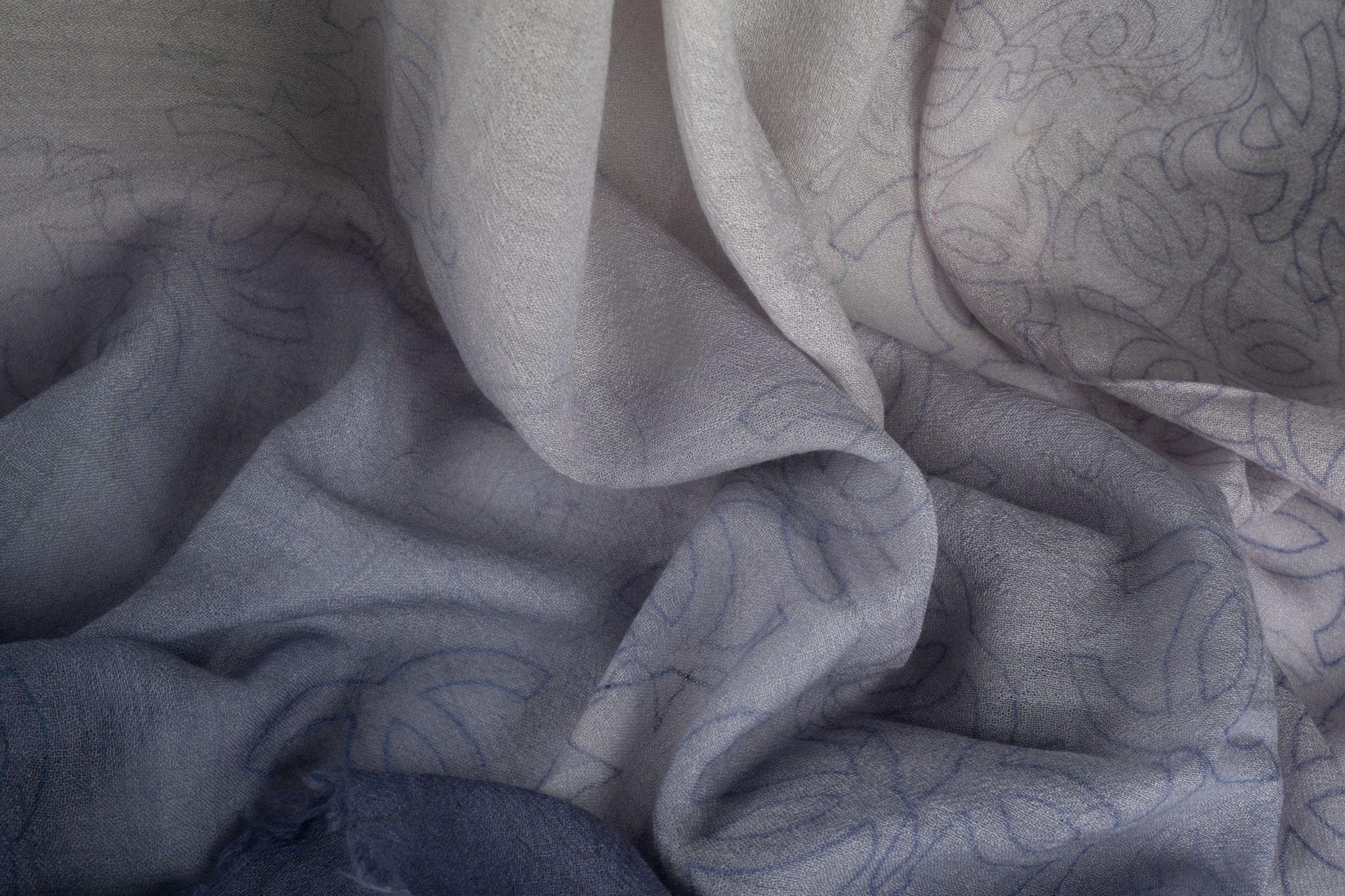 Chal Chanel Ombre Cashmere Space Nuevo en Nuevo estado para la venta en West Hollywood, CA