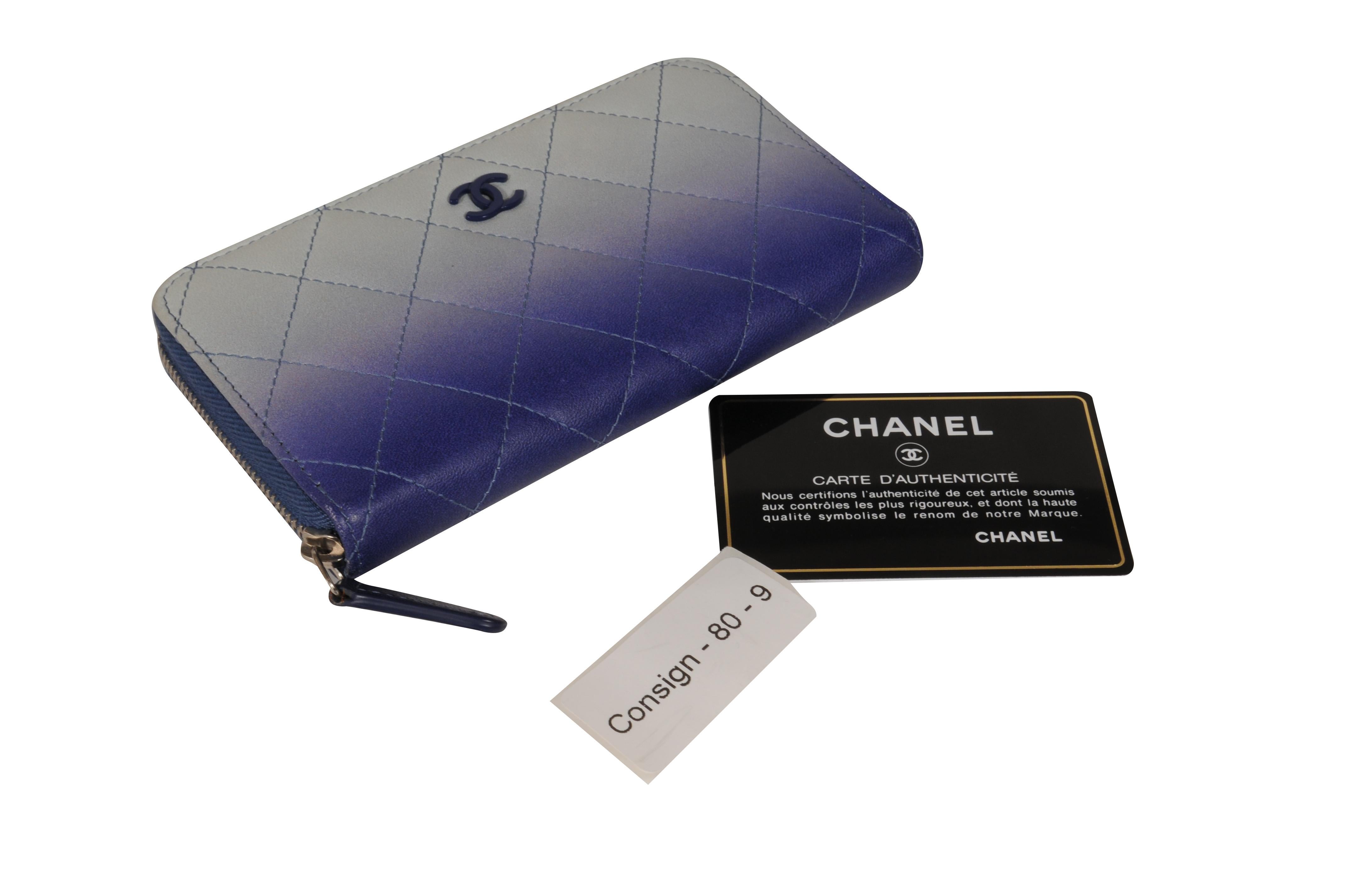 Chanel Ombre CC Zip Around Wallet Pelle di agnello trapuntata Grigio Viola Blu in vendita 7