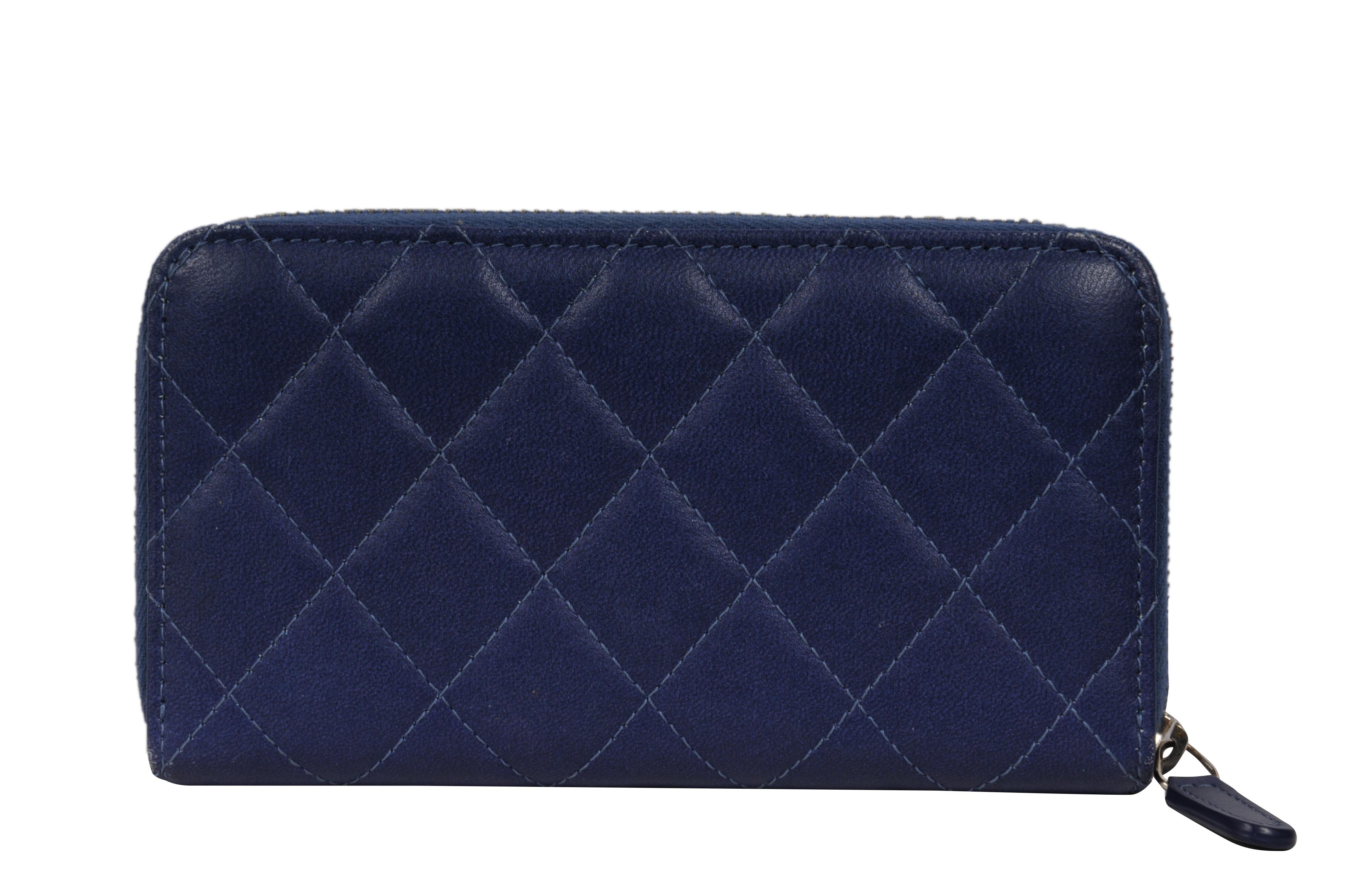 Chanel Ombre CC Zip Around Wallet Pelle di agnello trapuntata Grigio Viola Blu In condizioni ottime in vendita a North Miami, FL