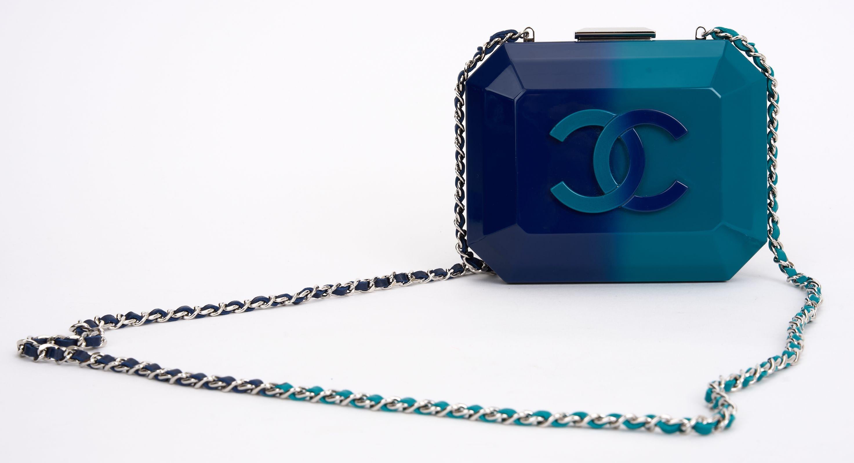 Chanel Ombre Plexiglas-Clutch an Kette (Schwarz) im Angebot