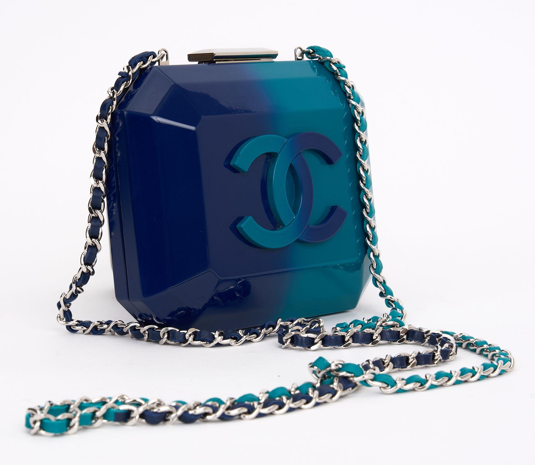 Chanel Ombre Plexiglas-Clutch an Kette im Zustand „Hervorragend“ im Angebot in West Hollywood, CA