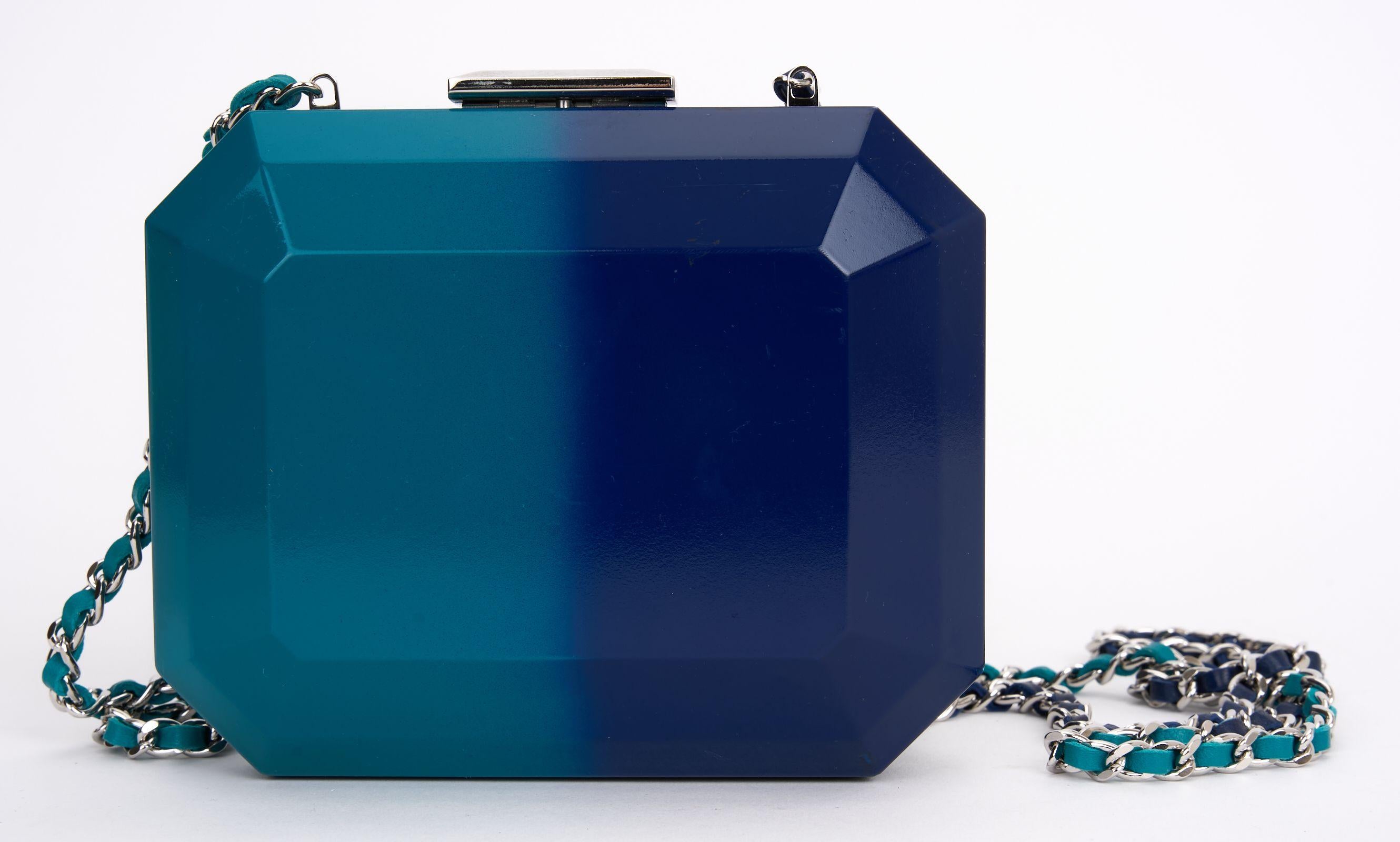 Chanel Ombre Plexiglas-Clutch an Kette Damen im Angebot