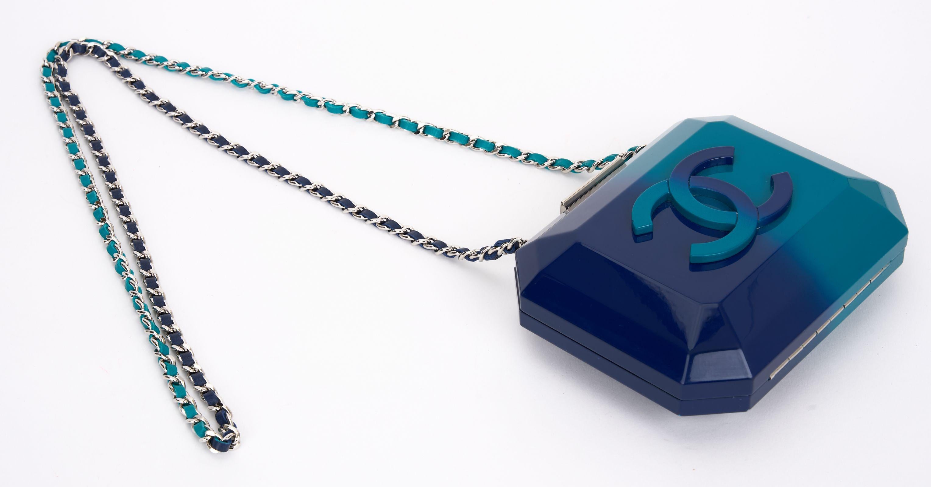 Chanel Ombre Plexiglas-Clutch an Kette im Angebot 1