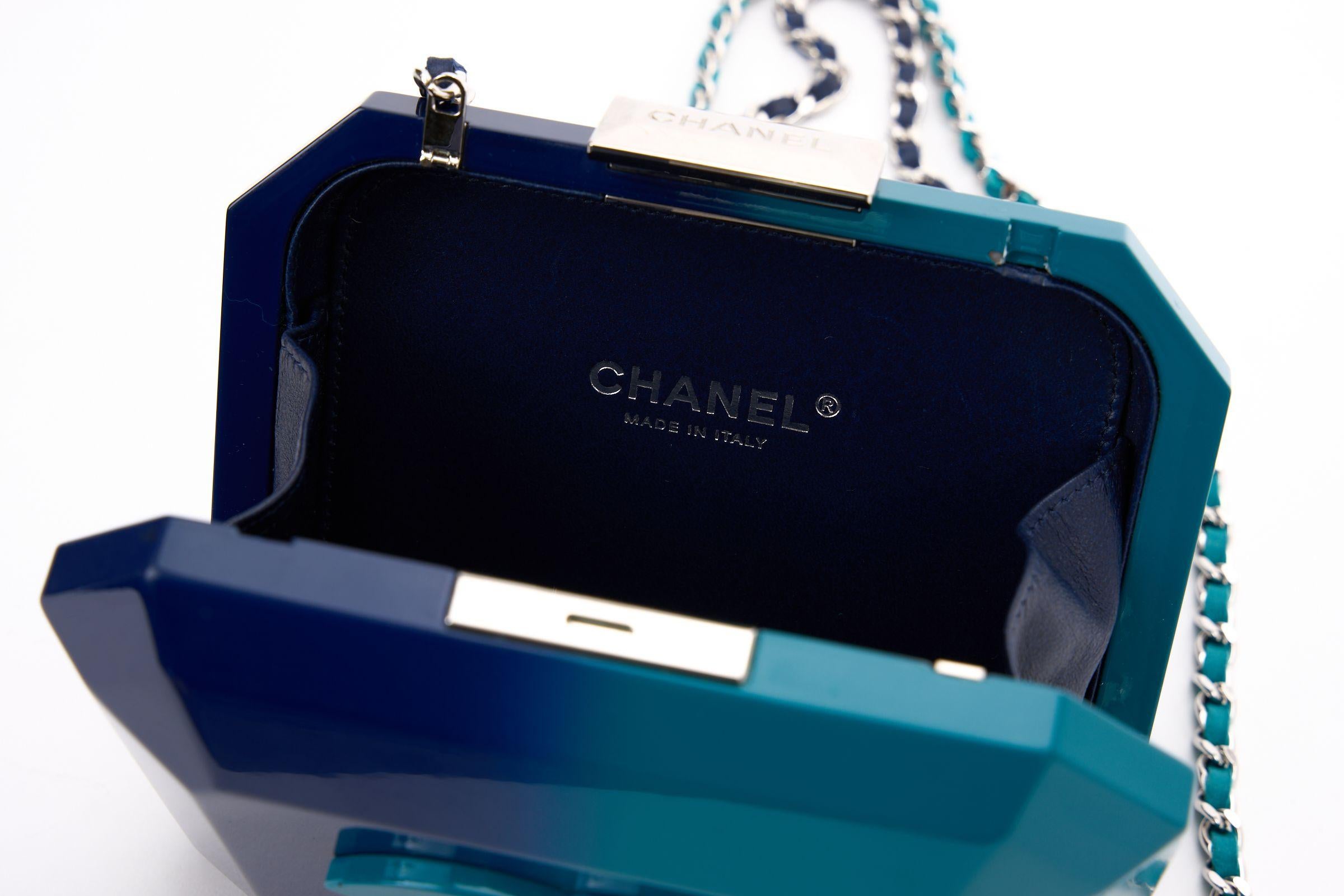 Chanel Ombre Plexiglas-Clutch an Kette im Angebot 2