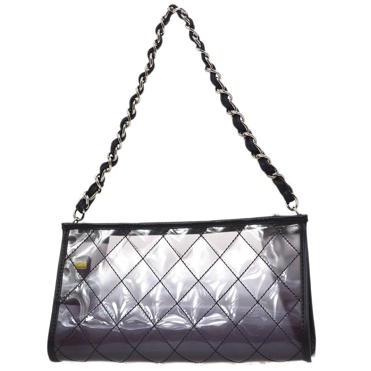 CHANEL Umhängetasche aus PVC-Vinyl und klarem Silber mit lila und schwarzem PVC-Muster im Zustand „Gut“ im Angebot in Chicago, IL
