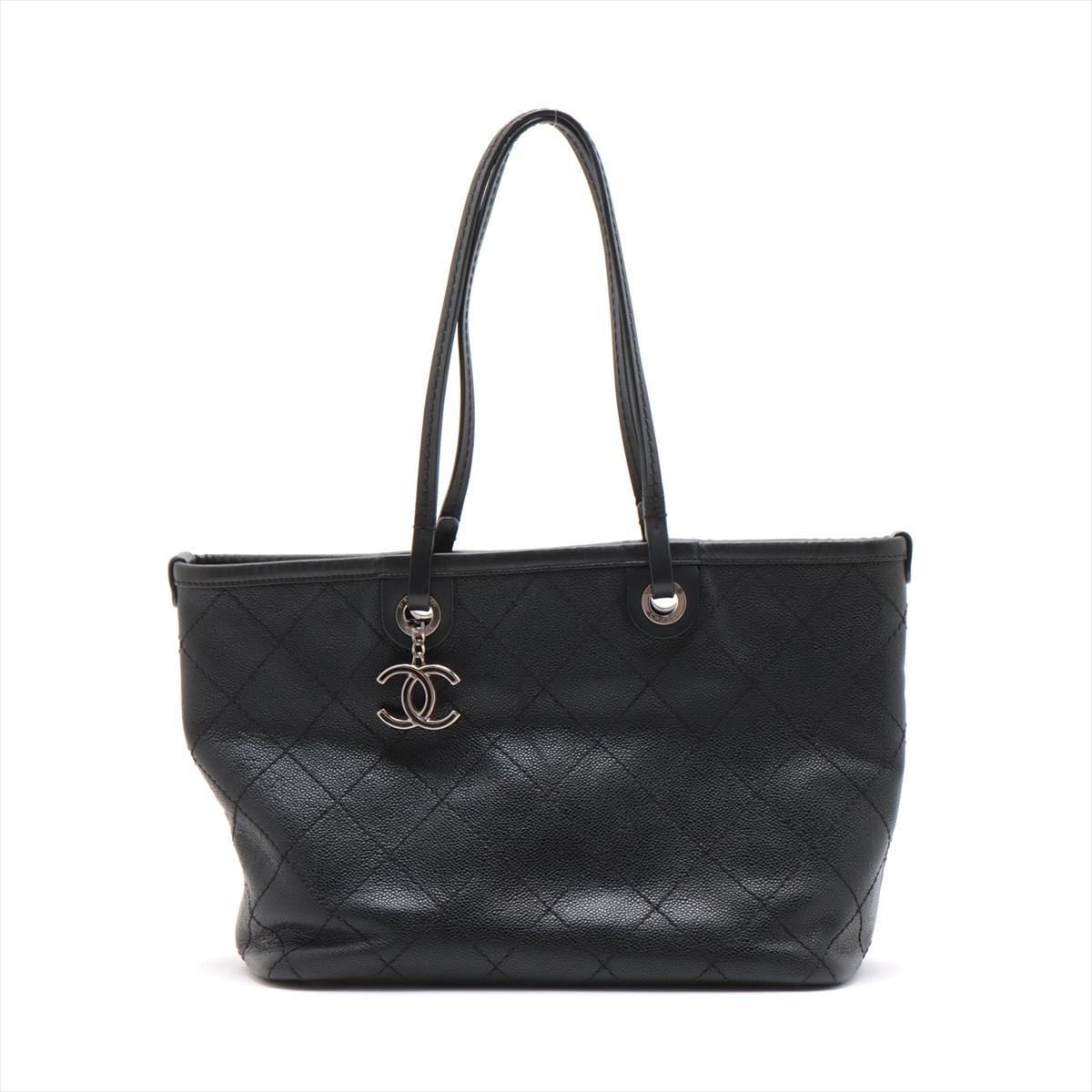 The Chanel On The Road Caviar Skin Tote Bag in Black is a sleek and versatile accessory that exudes timeless sophistication. Crafted from luxurious caviar skin leather, the bag boasts a refined texture and durability. The quilted detailing on the