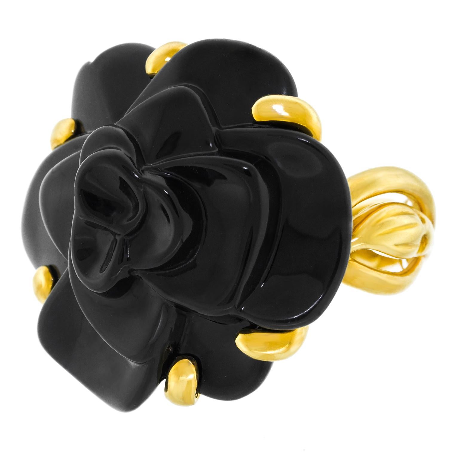 Chanel Onyx und Gold Kamelienring 18k ca. 2010 Frankreich (Rundschliff) im Angebot