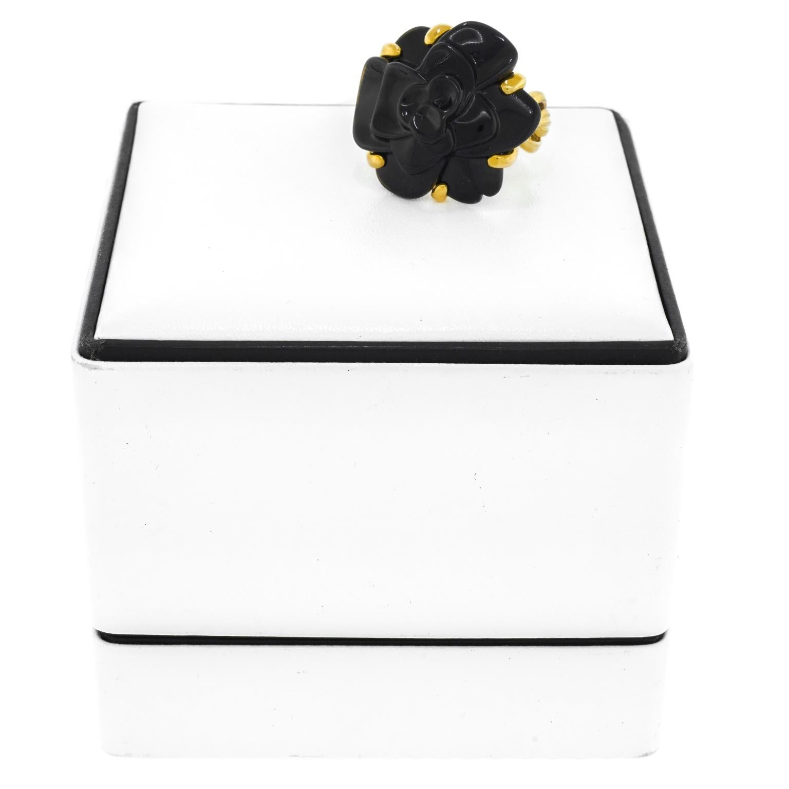 Chanel Onyx and Gold Camellia Ring 18k c2010 France For Sale 3