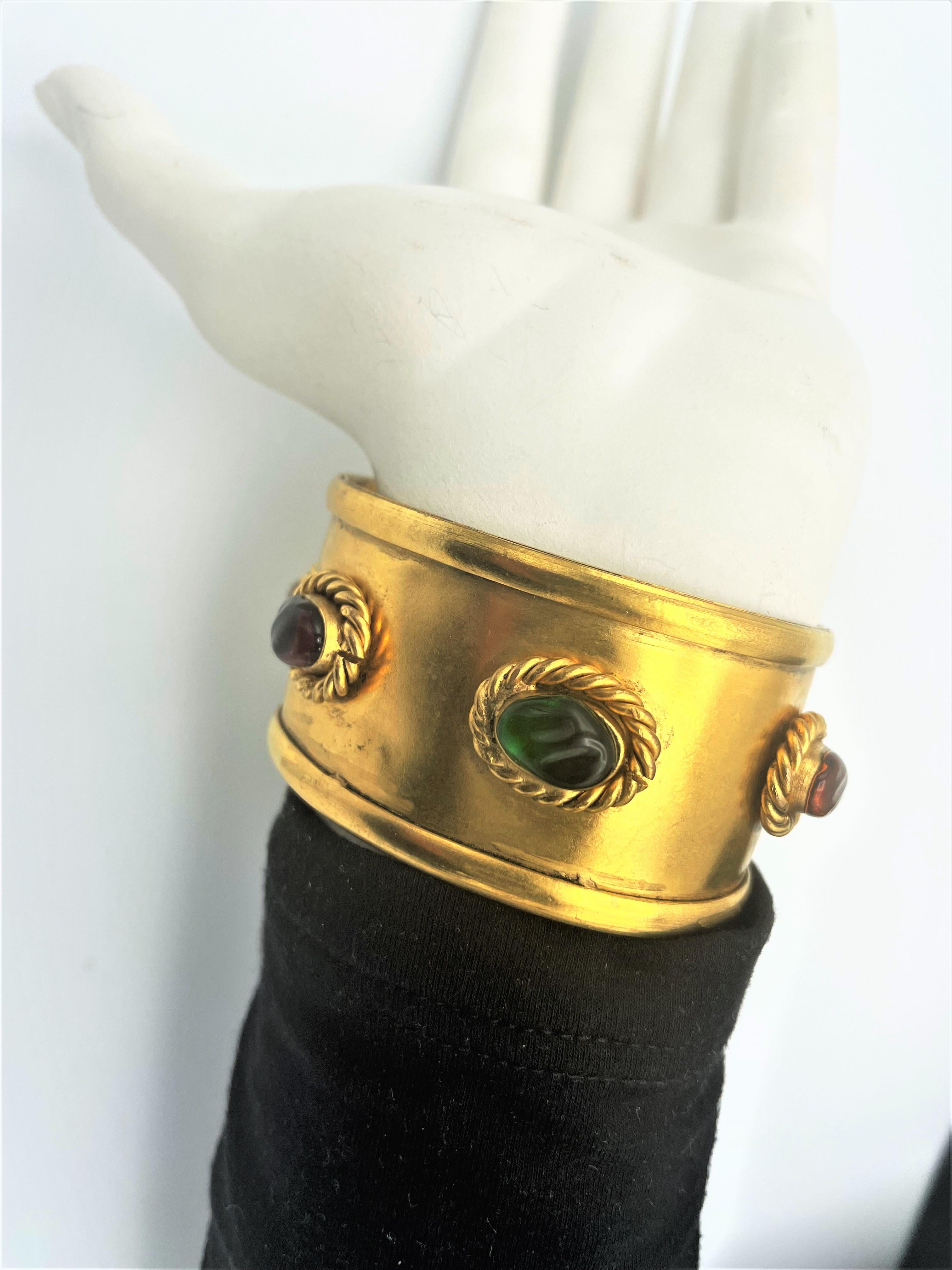 Women's CHANEL/Cuff, open bracelet gold plated with 5 Gripoix glas rosettes 1994 A  For Sale