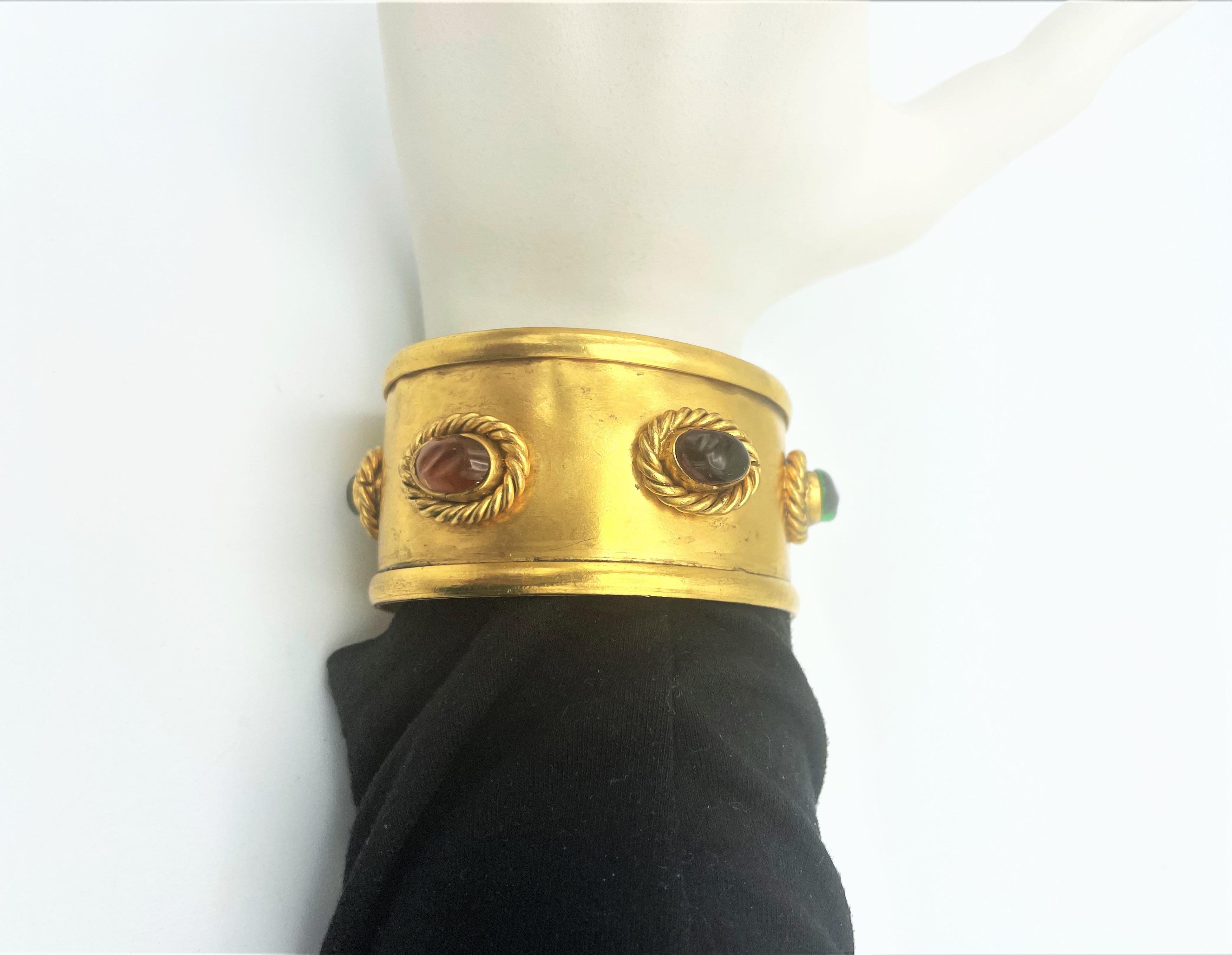 CHANEL/Cuff, open bracelet gold plated with 5 Gripoix glas rosettes 1994 A  For Sale 1