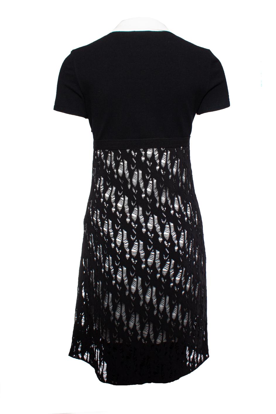 Chanel, open woven wool dress with white collar. The item is in good condition.

• CONDITION: good condition 

• SIZE: FR36 - XS 

• MEASUREMENTS: length 92 cm, width 42 cm, waist 38 cm, shoulder width 42 cm, arm length 16 cm (stretch)

• MATERIAL: